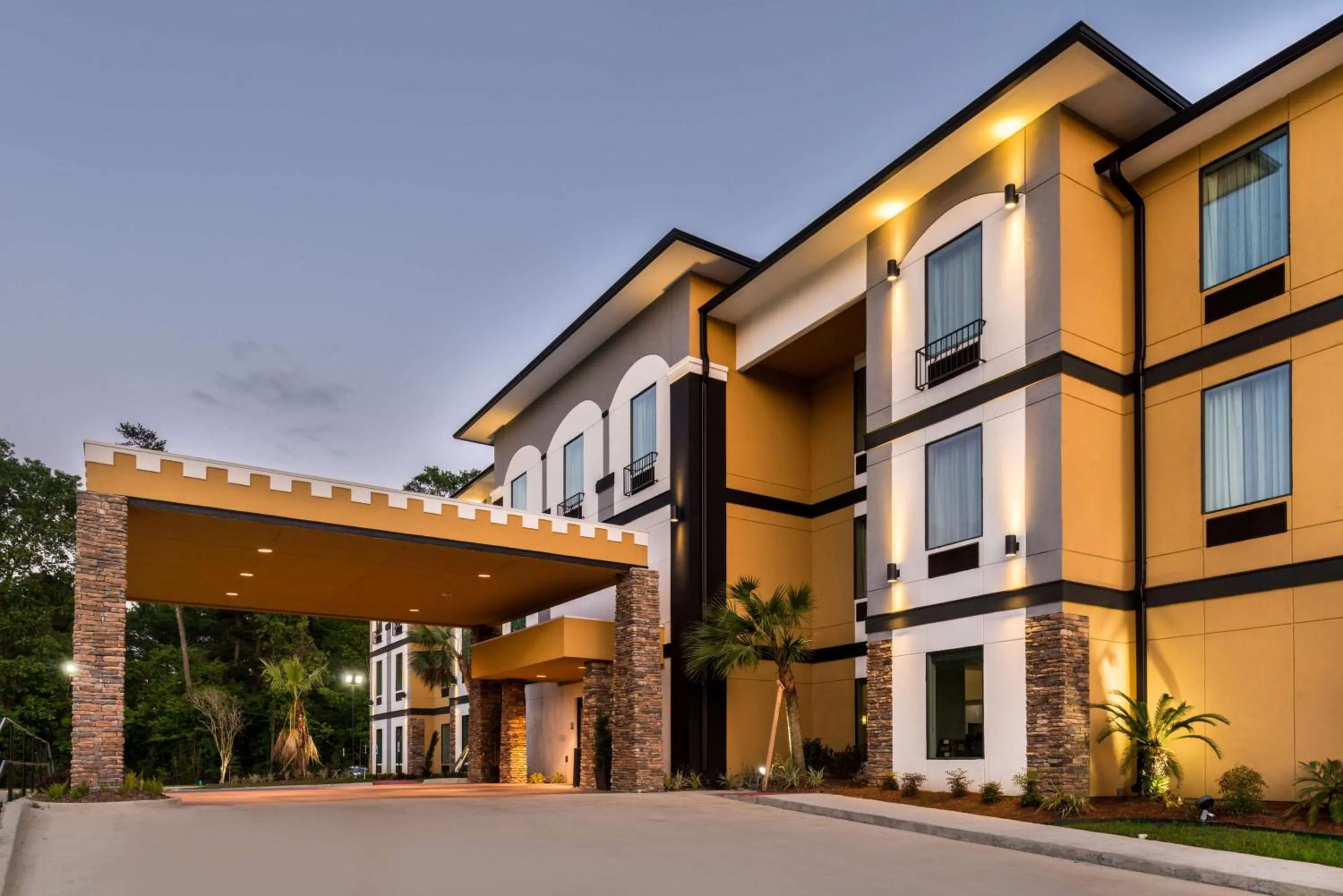 Property building in Best Western Plus Regency Park