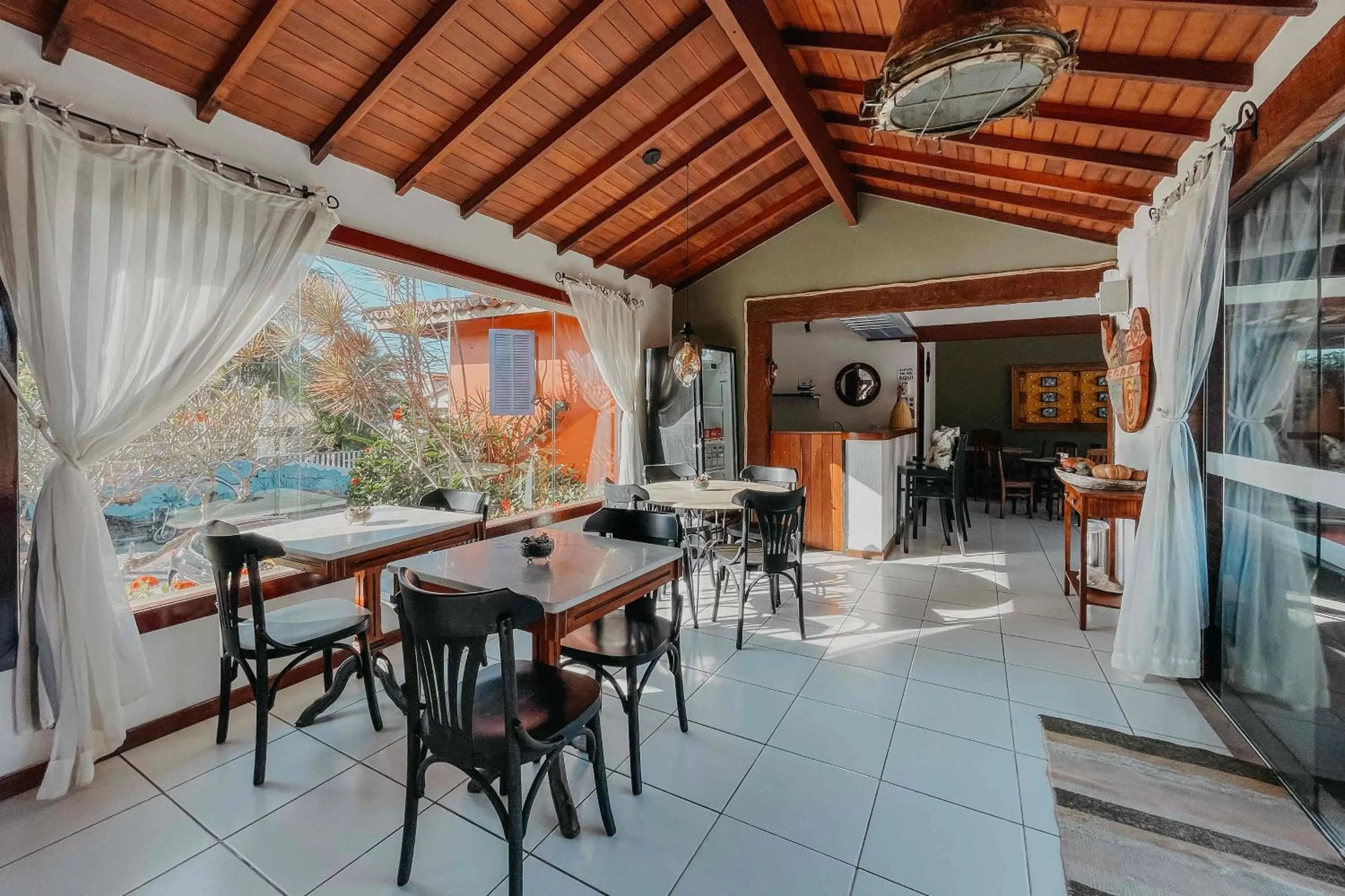 Restaurant/places to eat in Pousada Sabledor