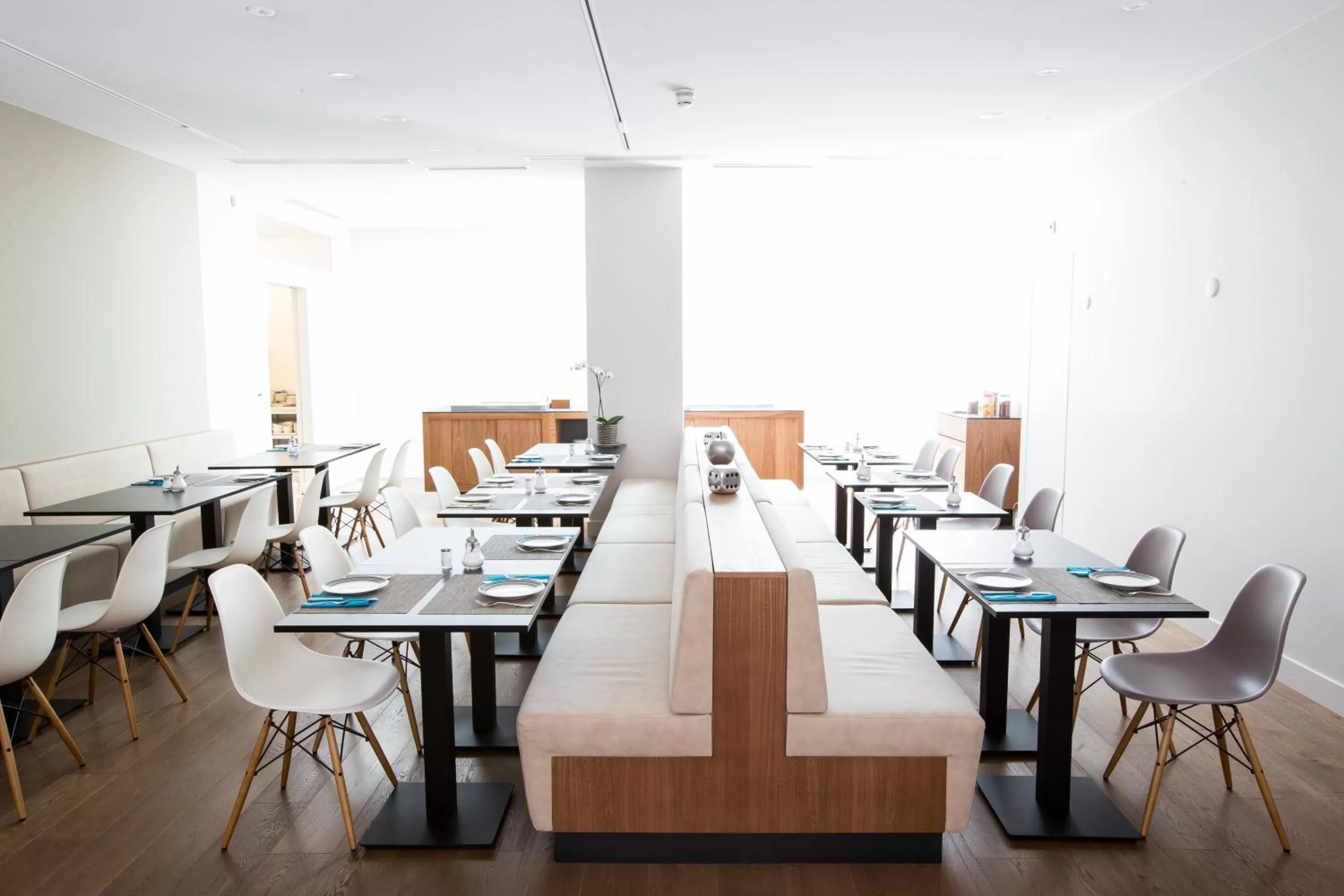 Restaurant/places to eat in Hôtel des Voyageurs Boutique