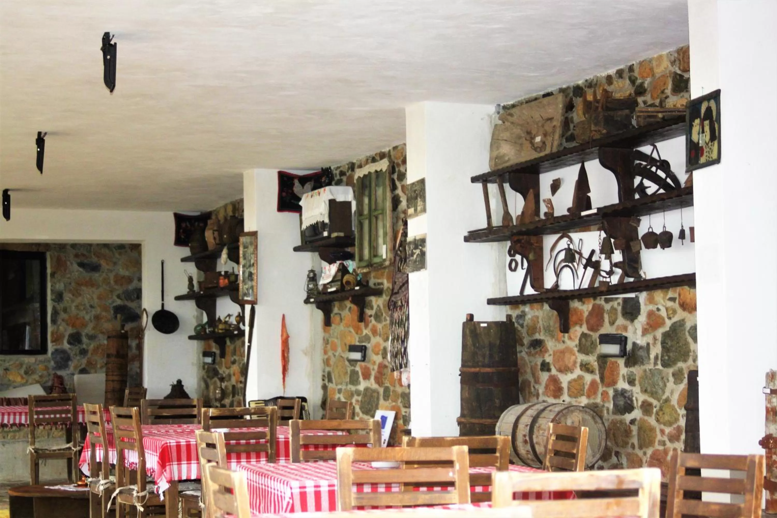 Restaurant/Places to Eat in Sofra E Shpatit