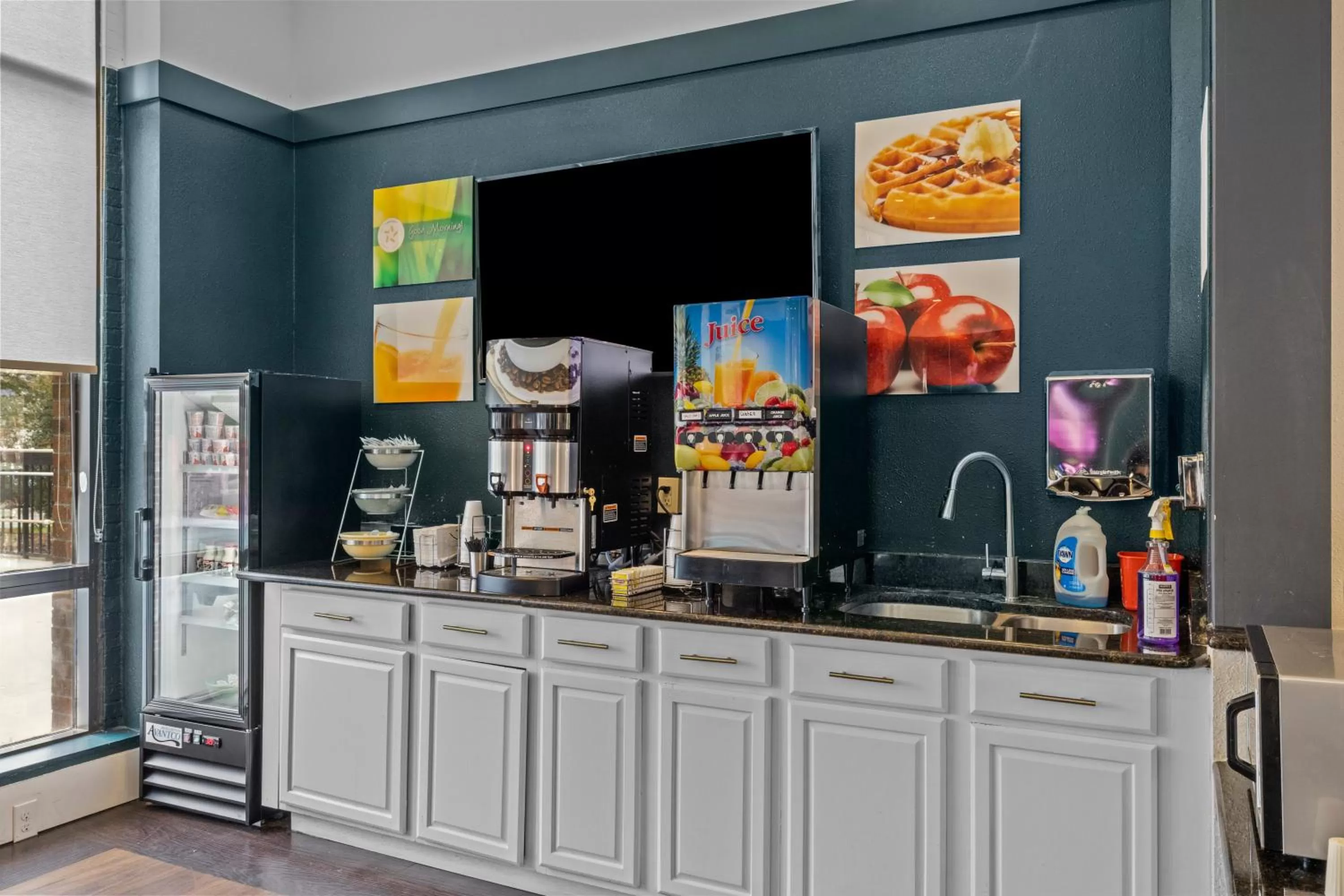 Breakfast in Garnet Inn & Suites, Morehead City near Atlantic Beach