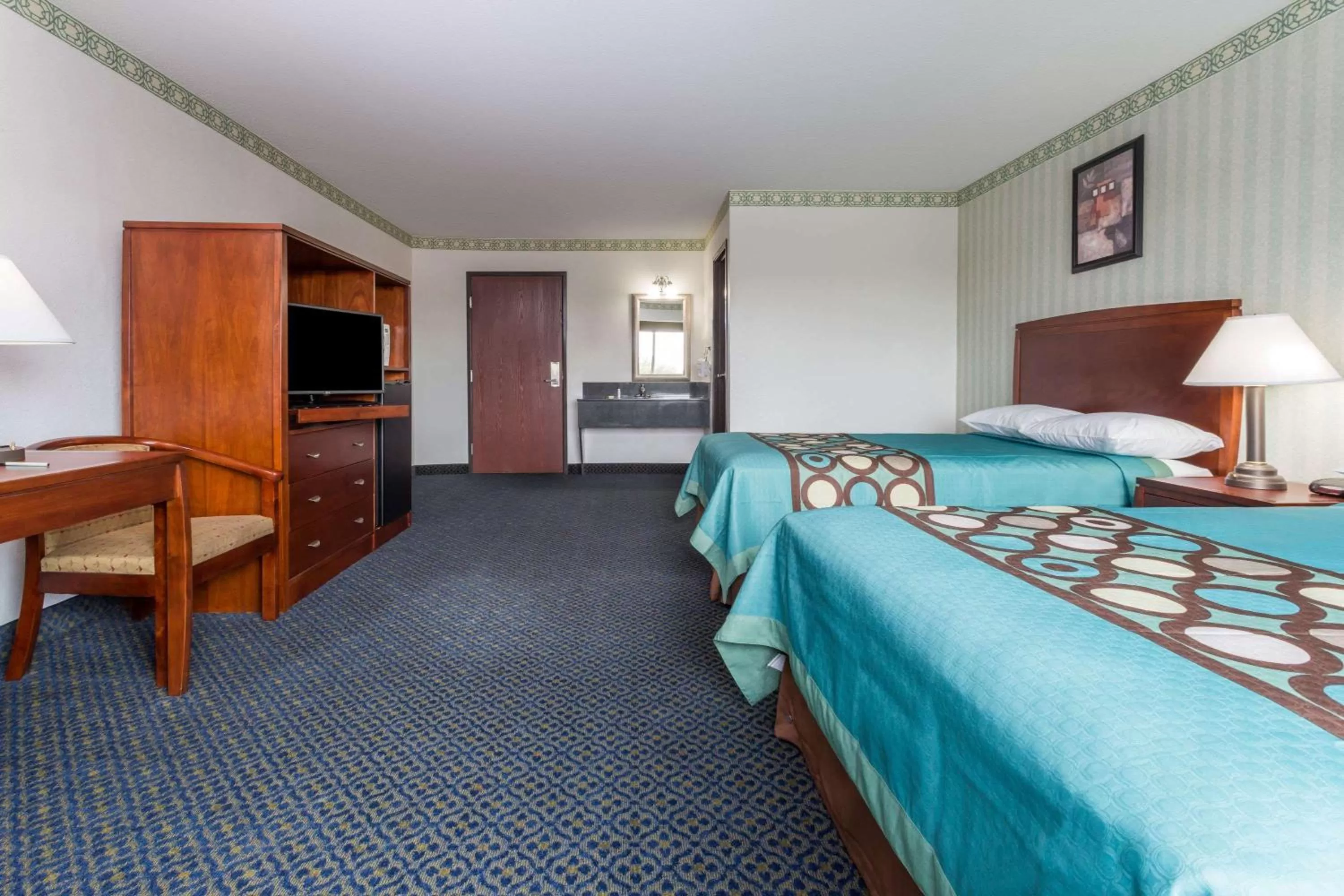Photo of the whole room, Bed in Super 8 by Wyndham Sacramento