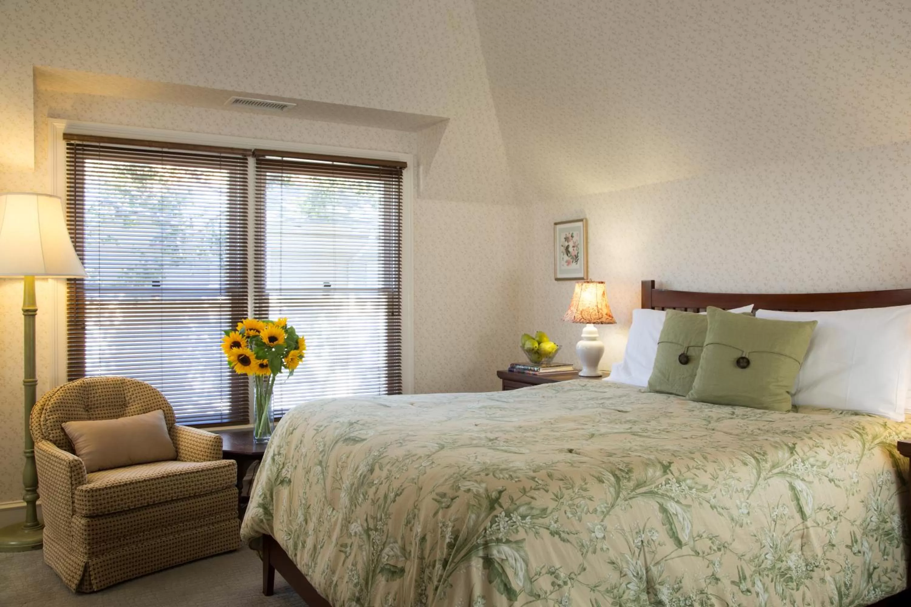 Bedroom, Bed in Cheshire Cat Inn & Cottages