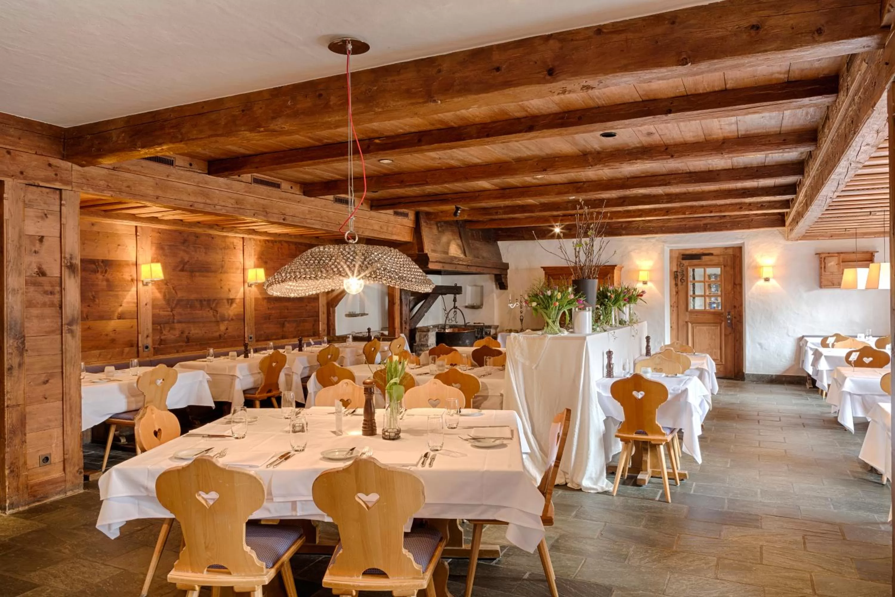 Restaurant/places to eat in Bernerhof Swiss Quality Hotel Gstaad