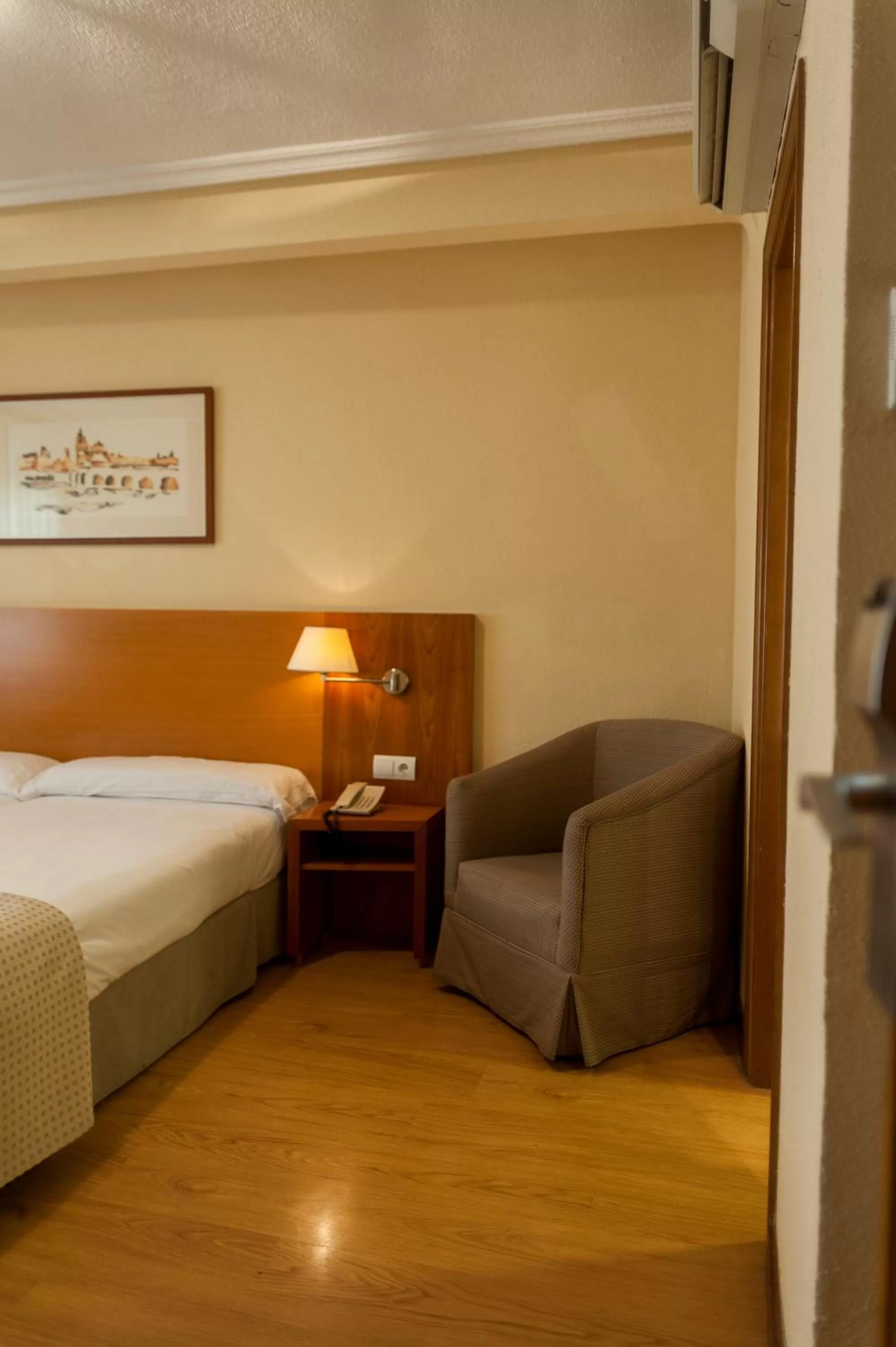 Bedroom, Bed in Hotel Mercado by gaiarooms