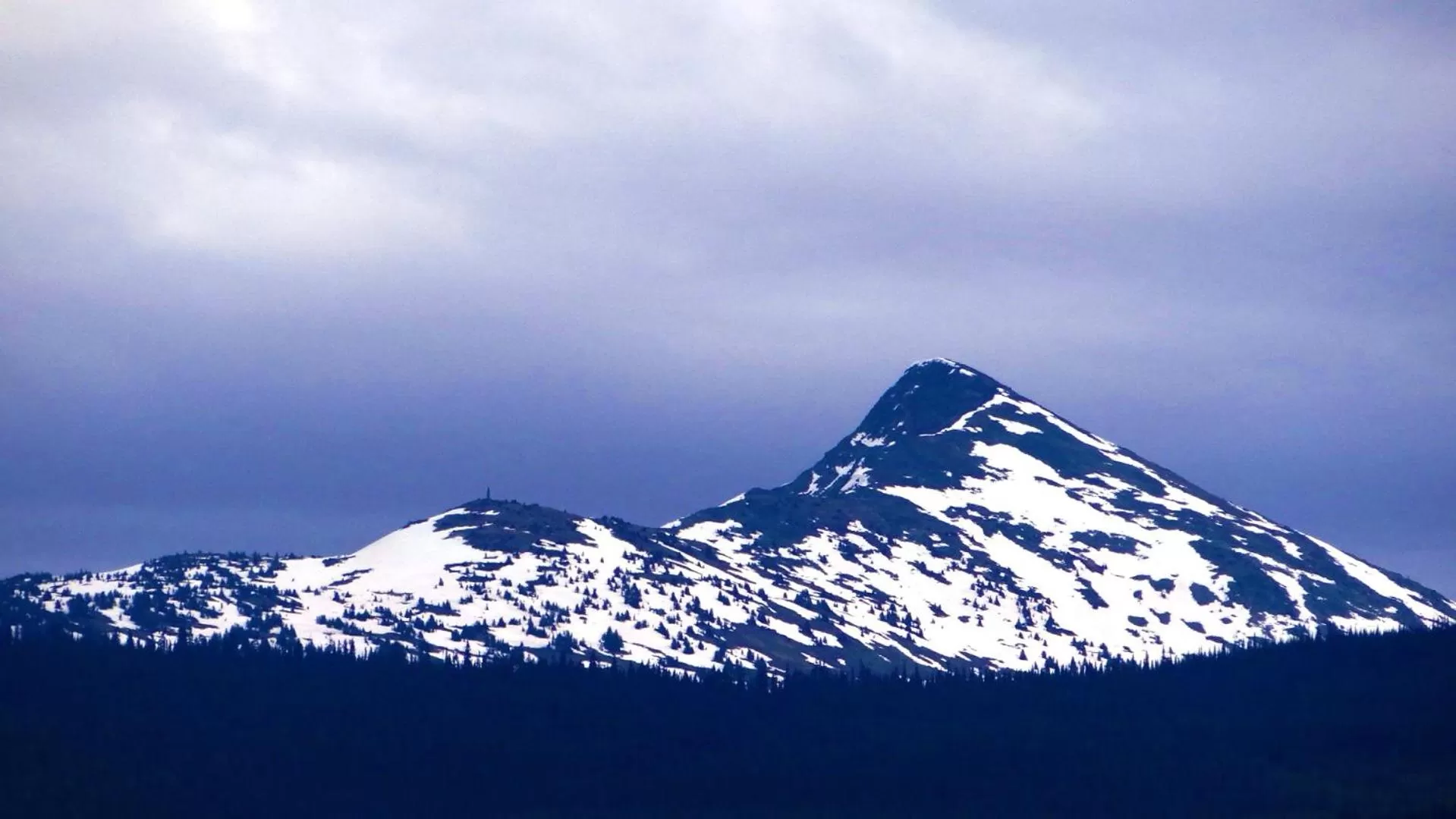 Mountain view in Hotel Civilia Lakeside by Civilia Golf Retreat