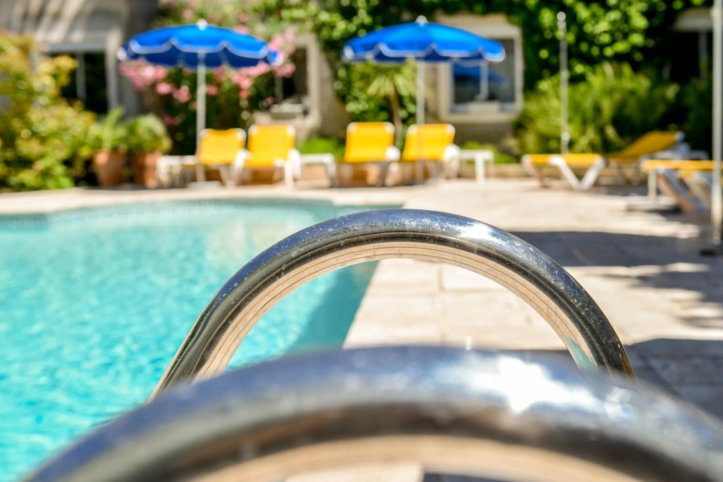 Pool view in Logis Hôtel Restaurant Résidence