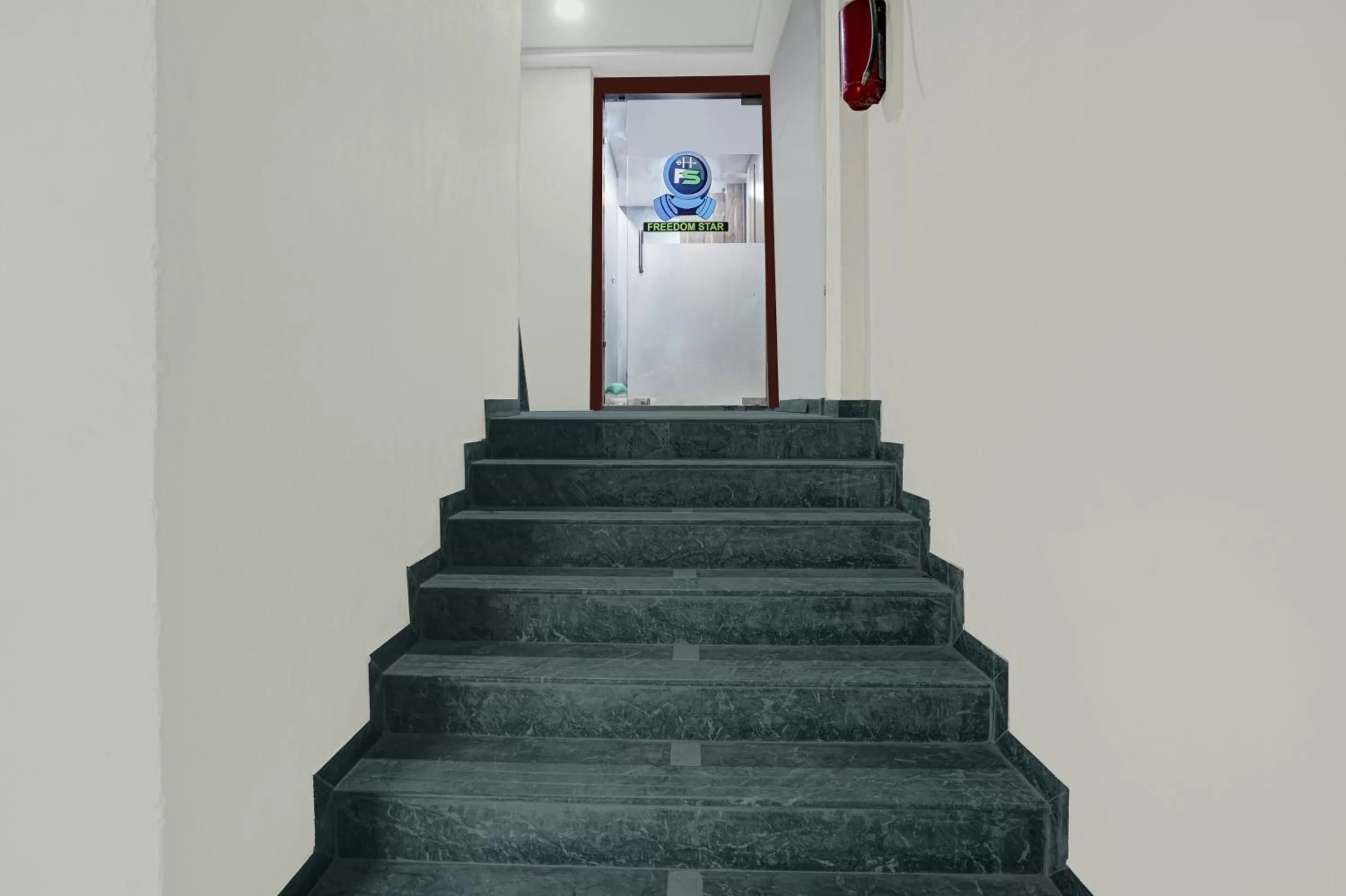 Treebo Trend Freedom Star, Vile Parle