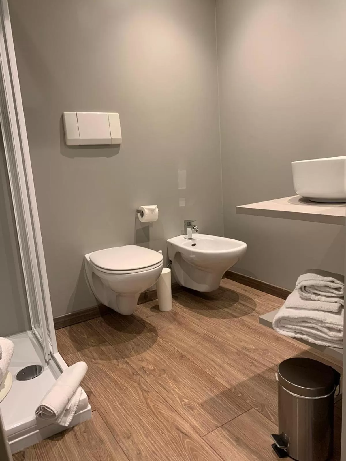 Toilet in Fly Bike Hotel