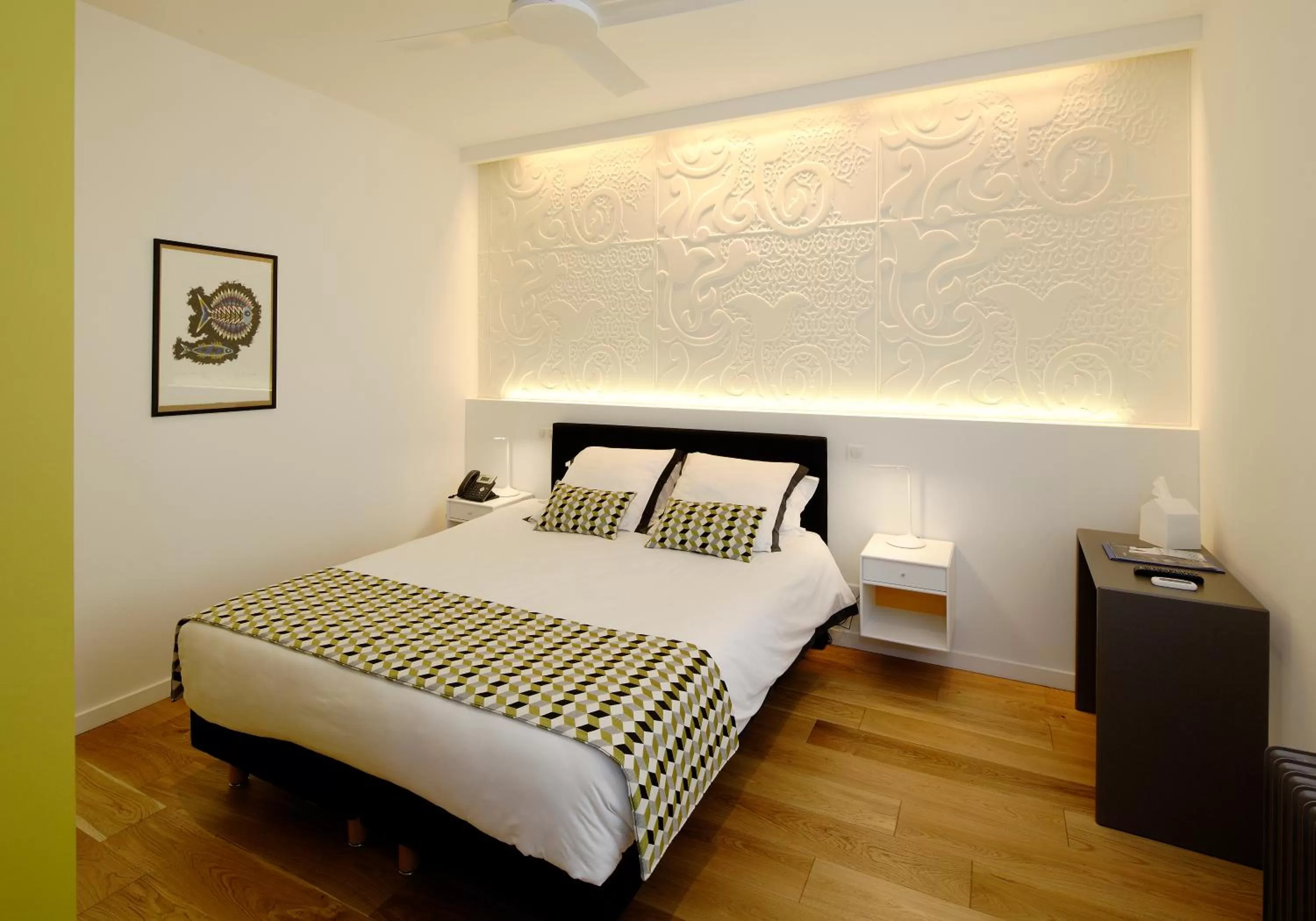 Bedroom, Bed in Les Maisons du Pont - Charme & Caractère