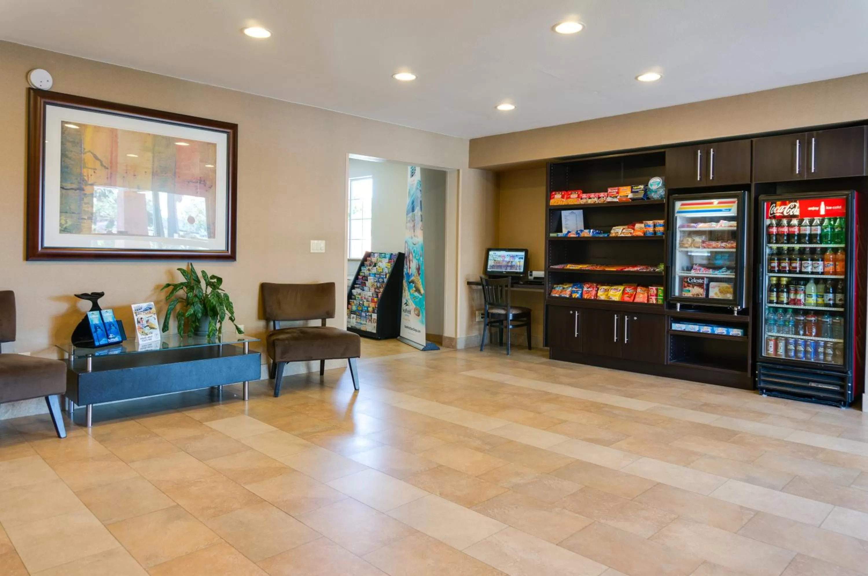 Lobby or reception in Howard Johnson by Wyndham San Diego Sea World