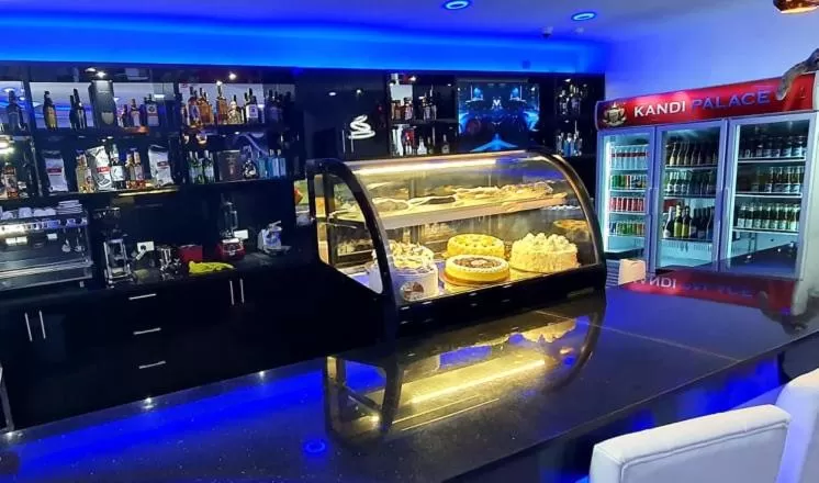 Restaurant/places to eat in Kandi Palace