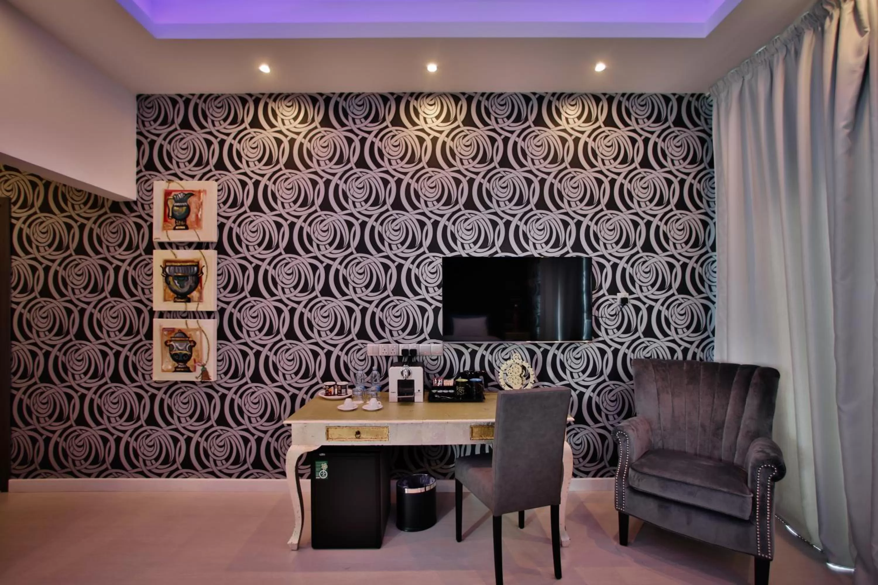 TV and multimedia in The Josephine Boutique Hotel