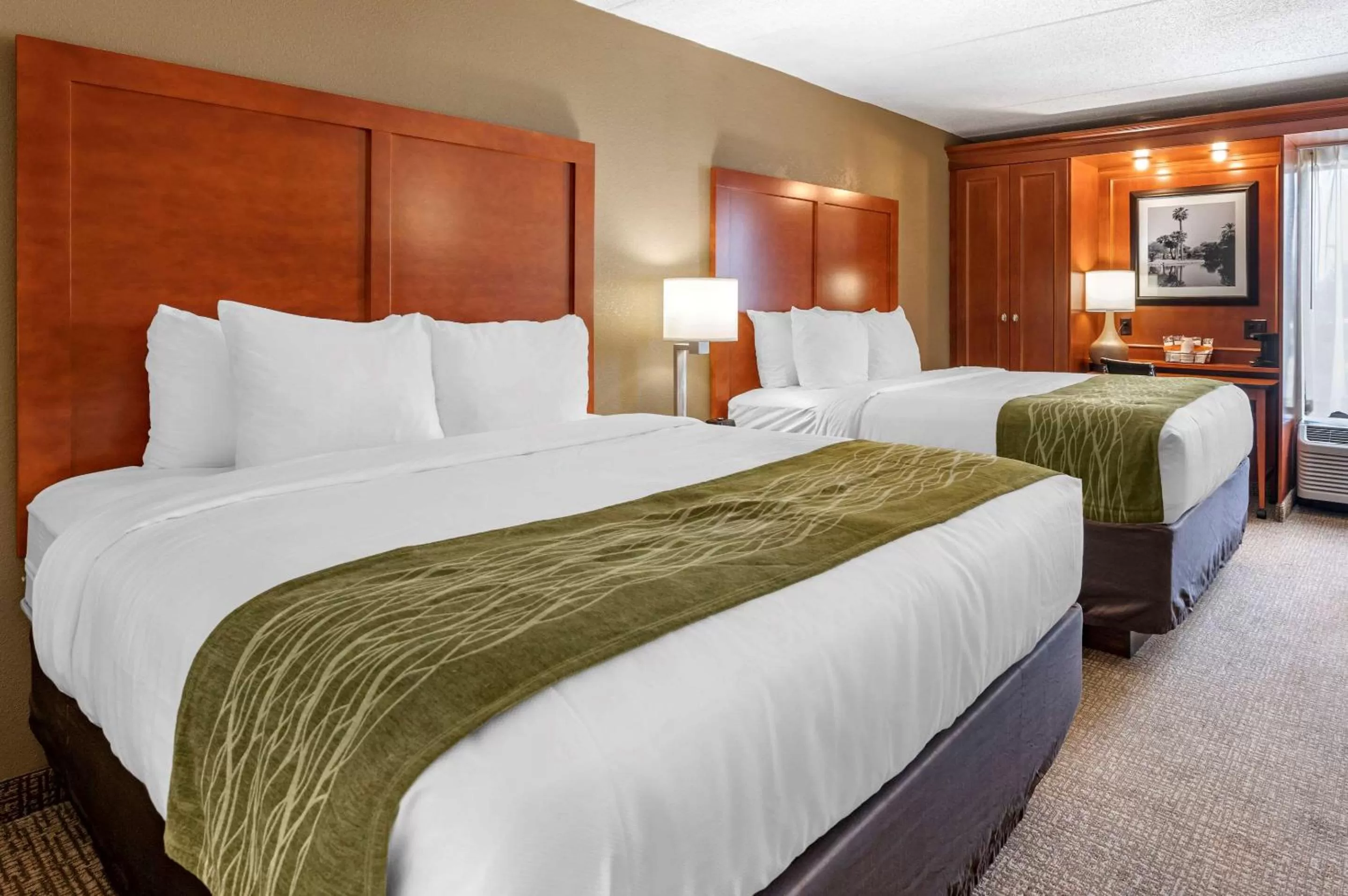 Photo of the whole room, Bed in Comfort Inn Oxford - University Area