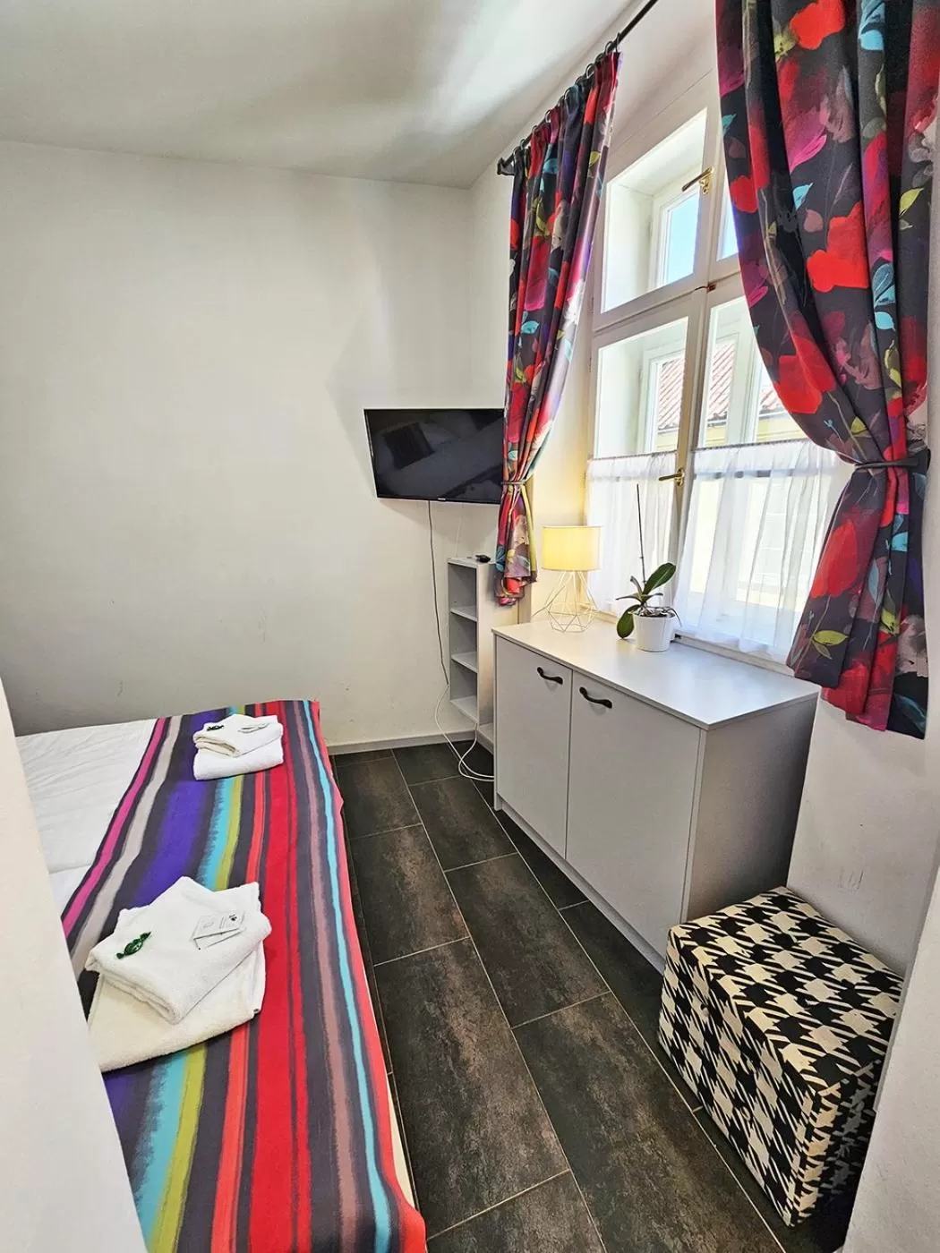 Bedroom, TV/Entertainment Center in Historic Centre Residence