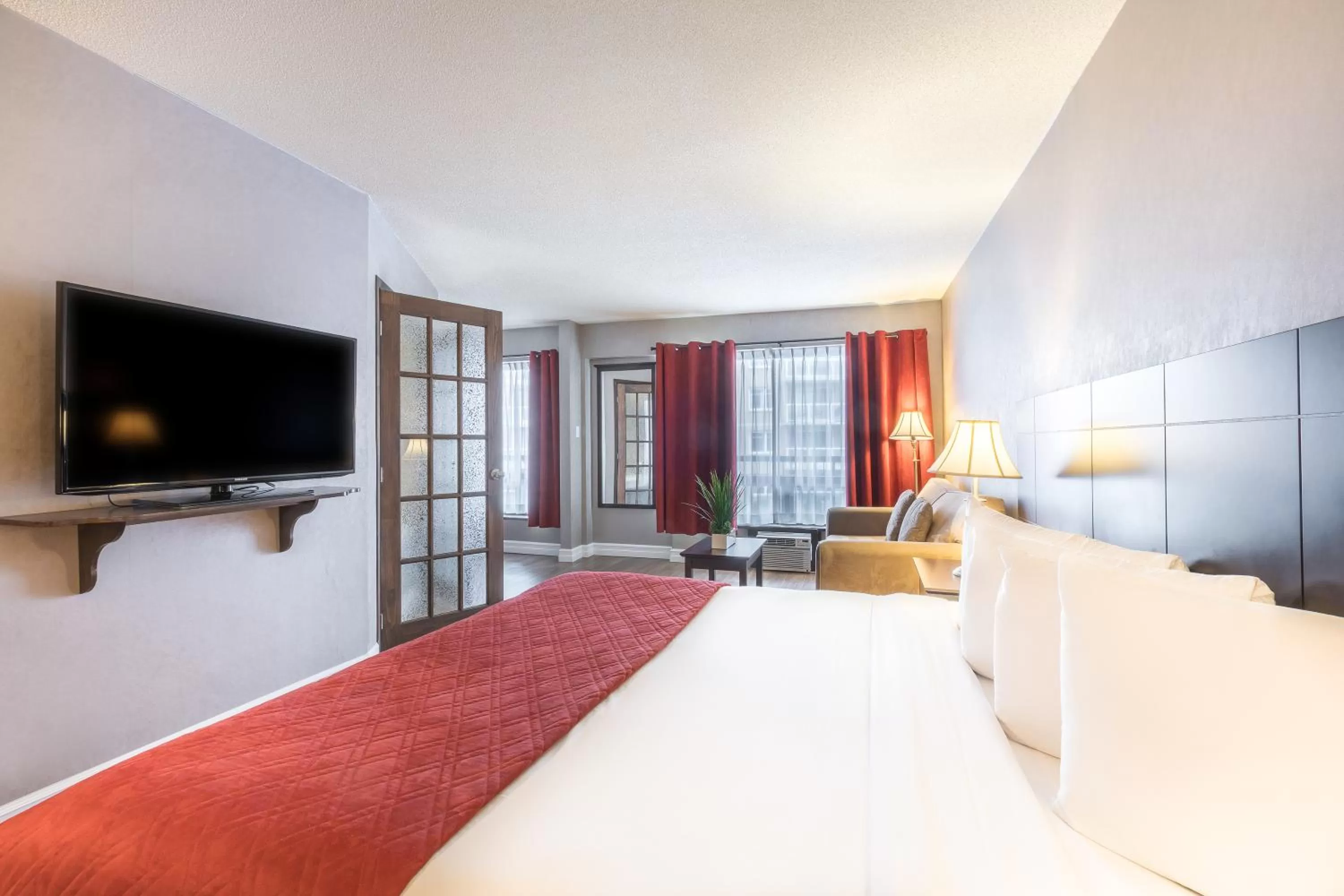 Restaurant/places to eat, Bed in Hotel Universel