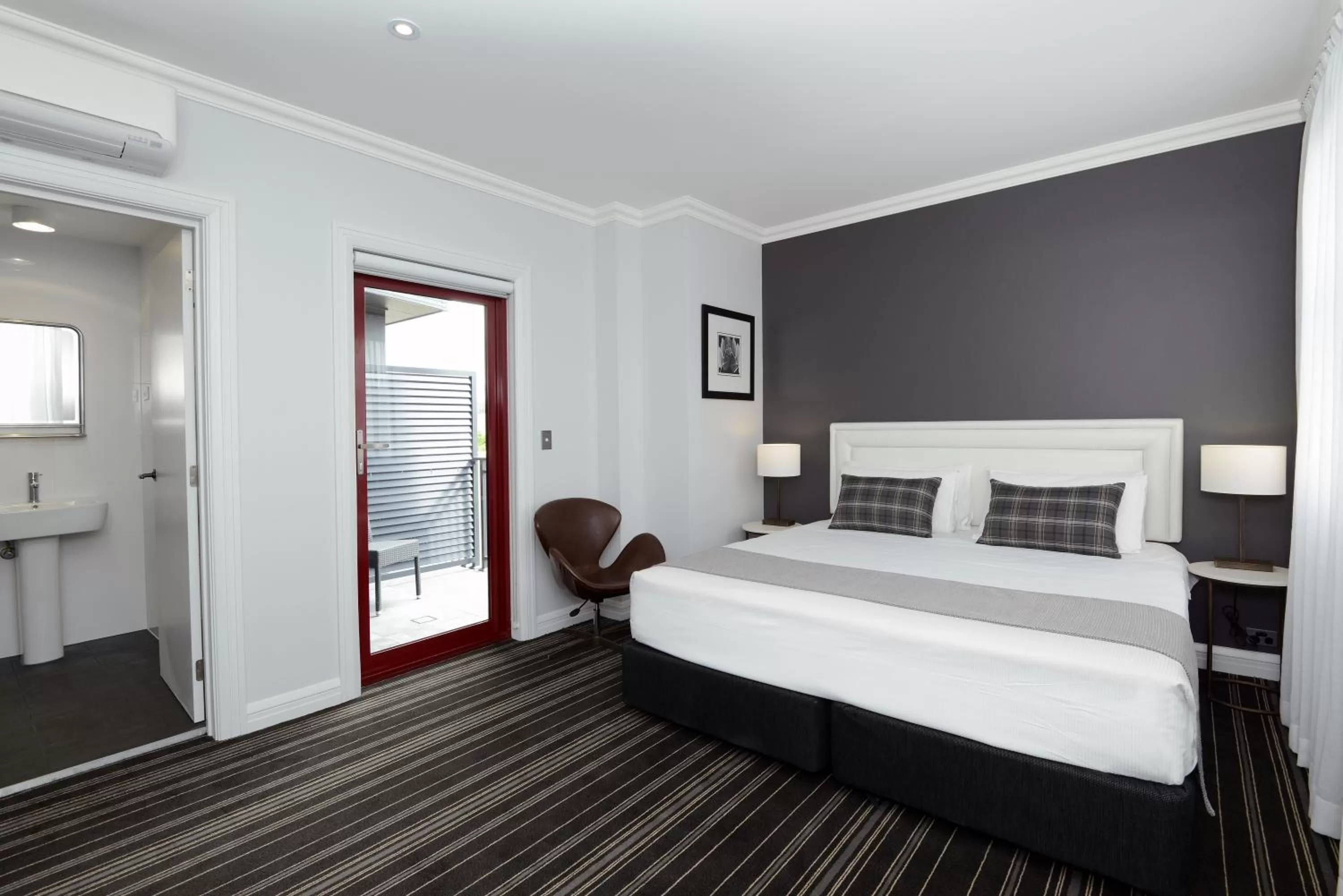 Photo of the whole room, Bed in Perouse Randwick by Sydney Lodges