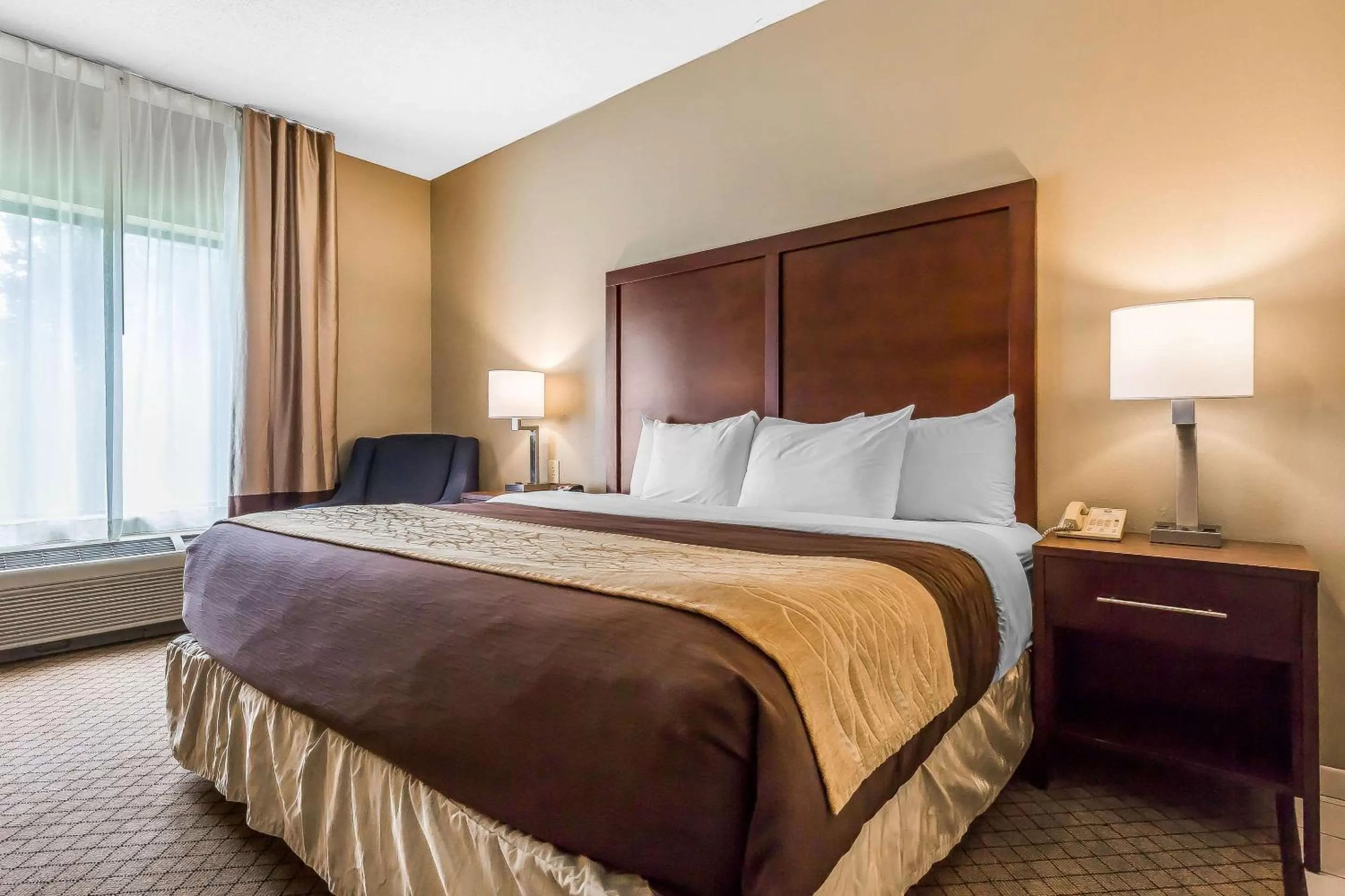 Photo of the whole room, Bed in Comfort Inn & Suites Mishawaka-South Bend