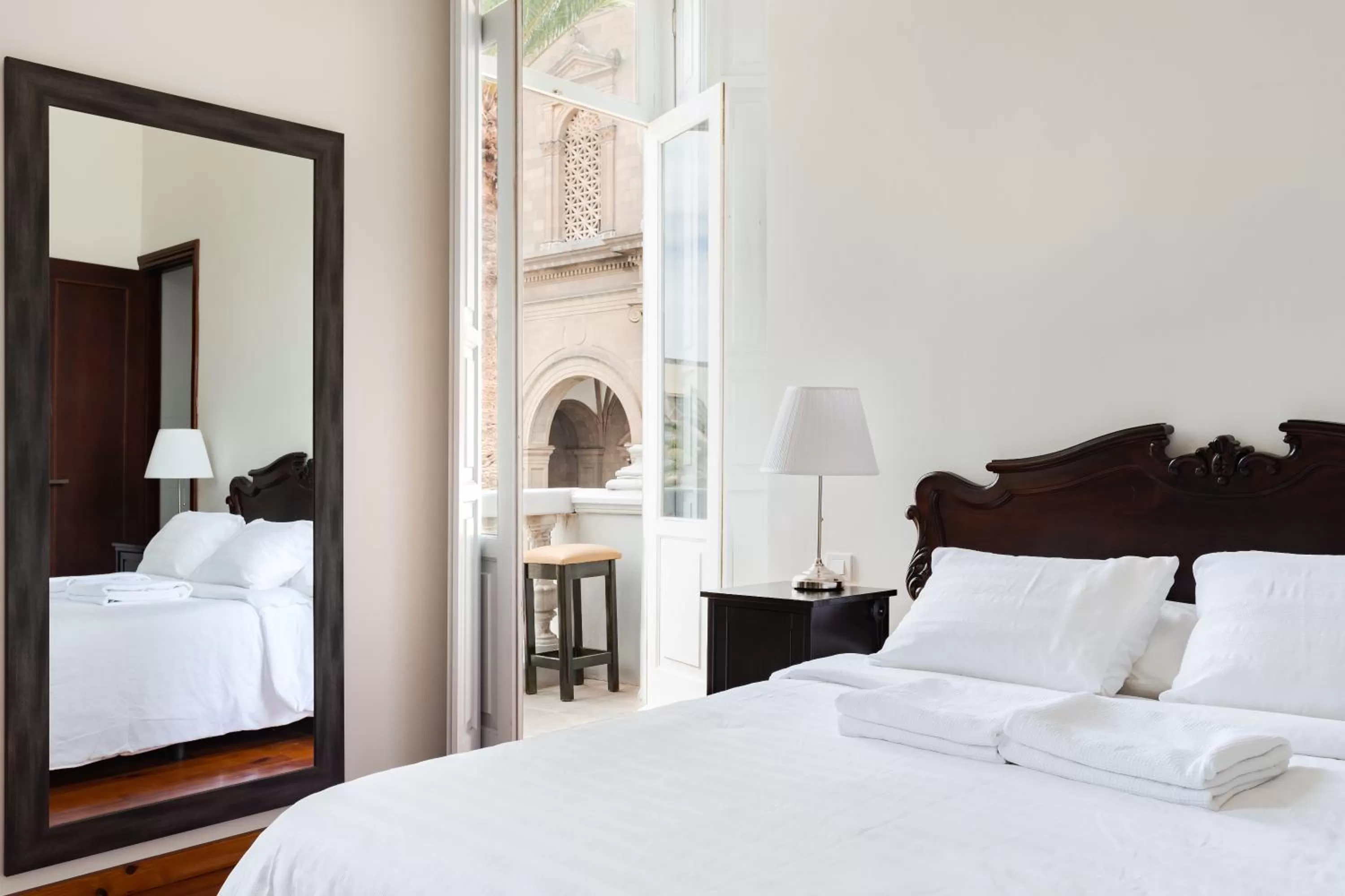 Bedroom, Bed in Santa Ana Suite & Rooms