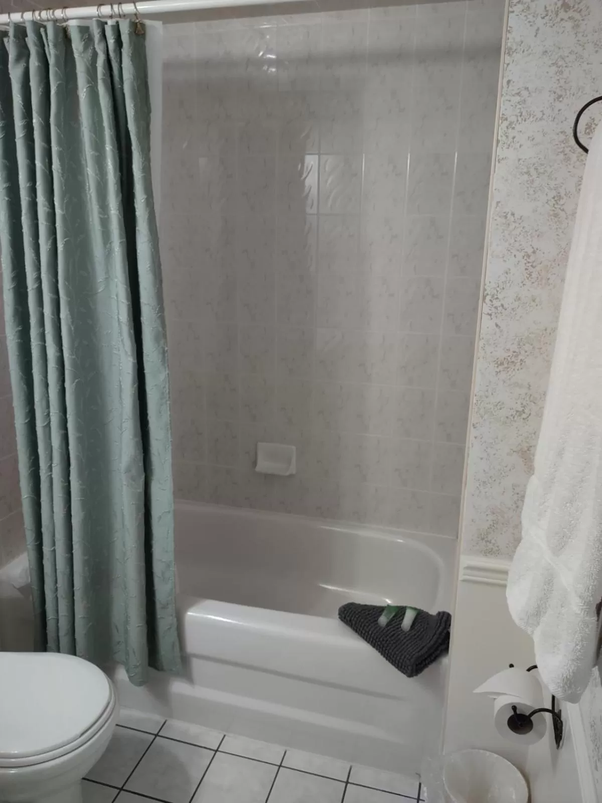 Toilet, Bathroom in The King George Inn