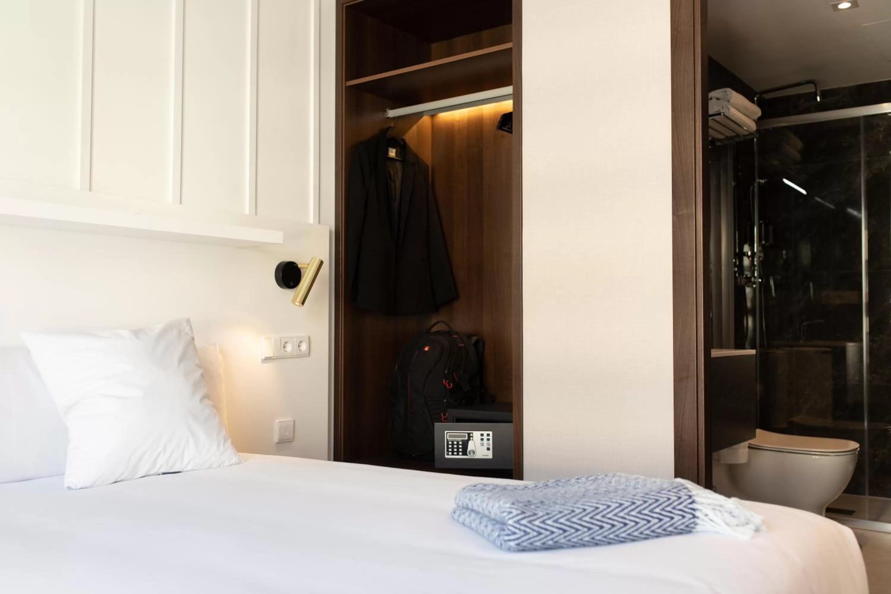 Bed in Ramirez Flats Valencia