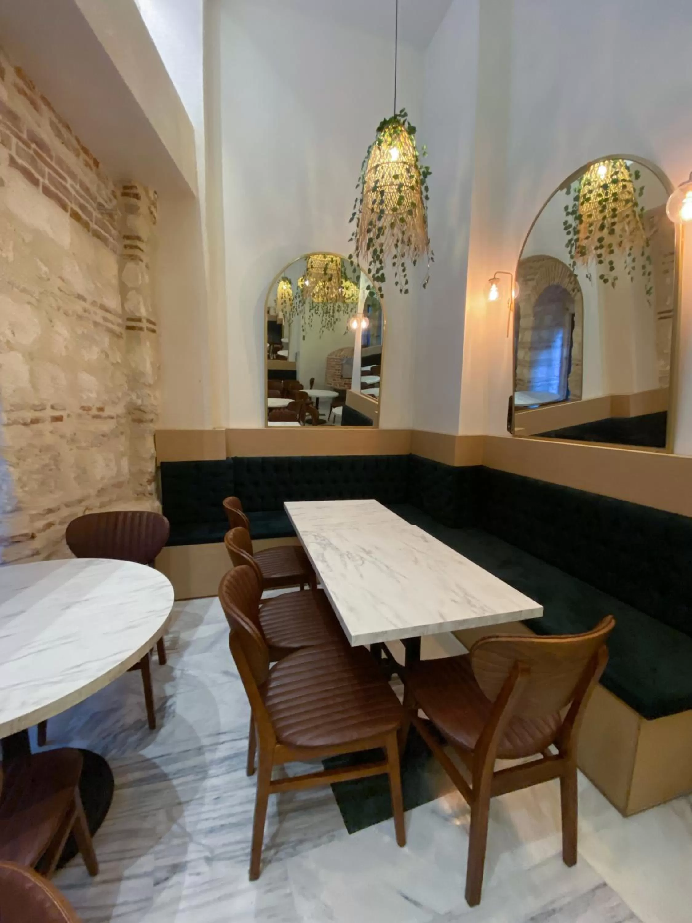 Restaurant/places to eat in Pera Rasso Hotel