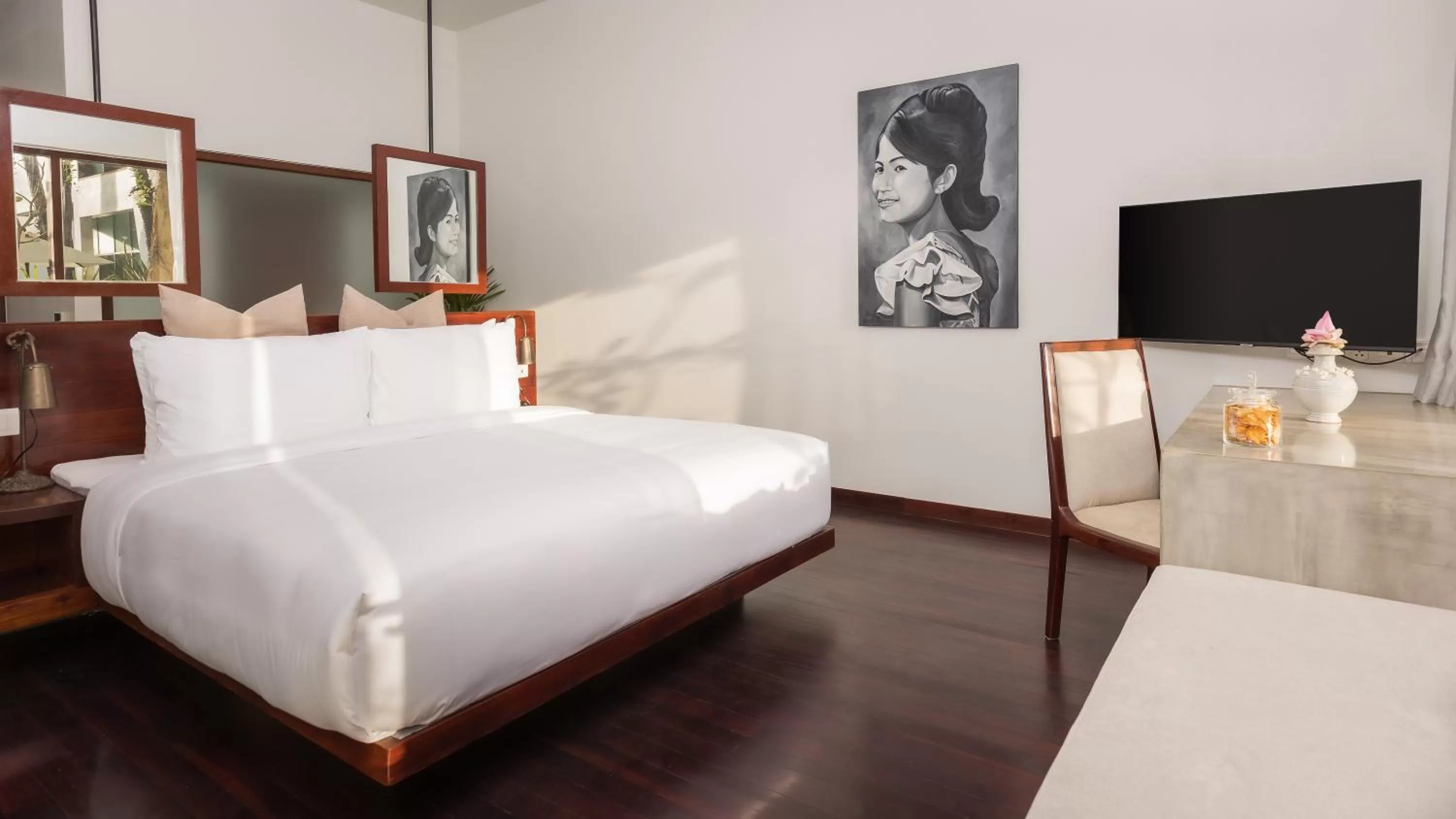 Photo of the whole room, Bed in Shintana Saya La Maison