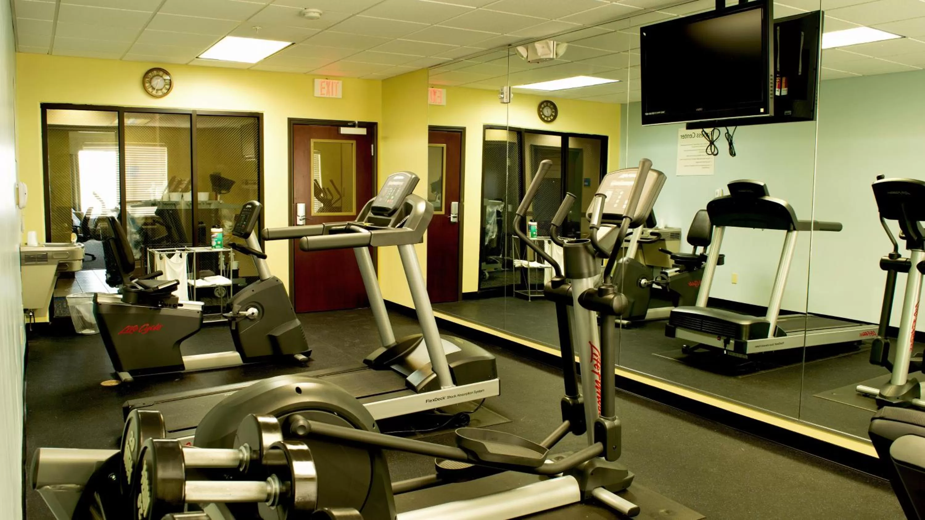 Spa and wellness centre/facilities in Holiday Inn Express Hotel & Suites Waller by IHG