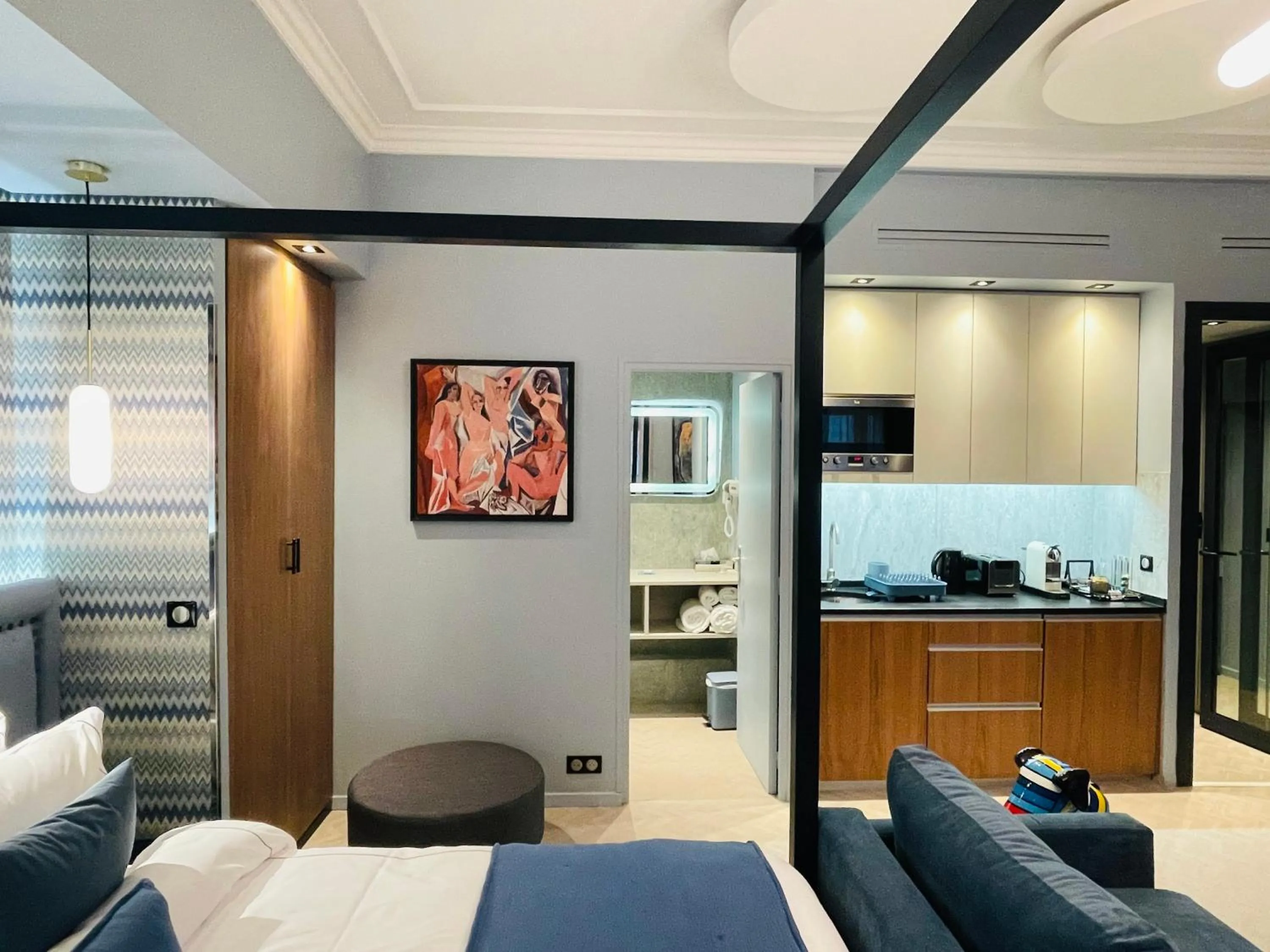 Decorative detail, Bed in Hotel 33 Marbeuf