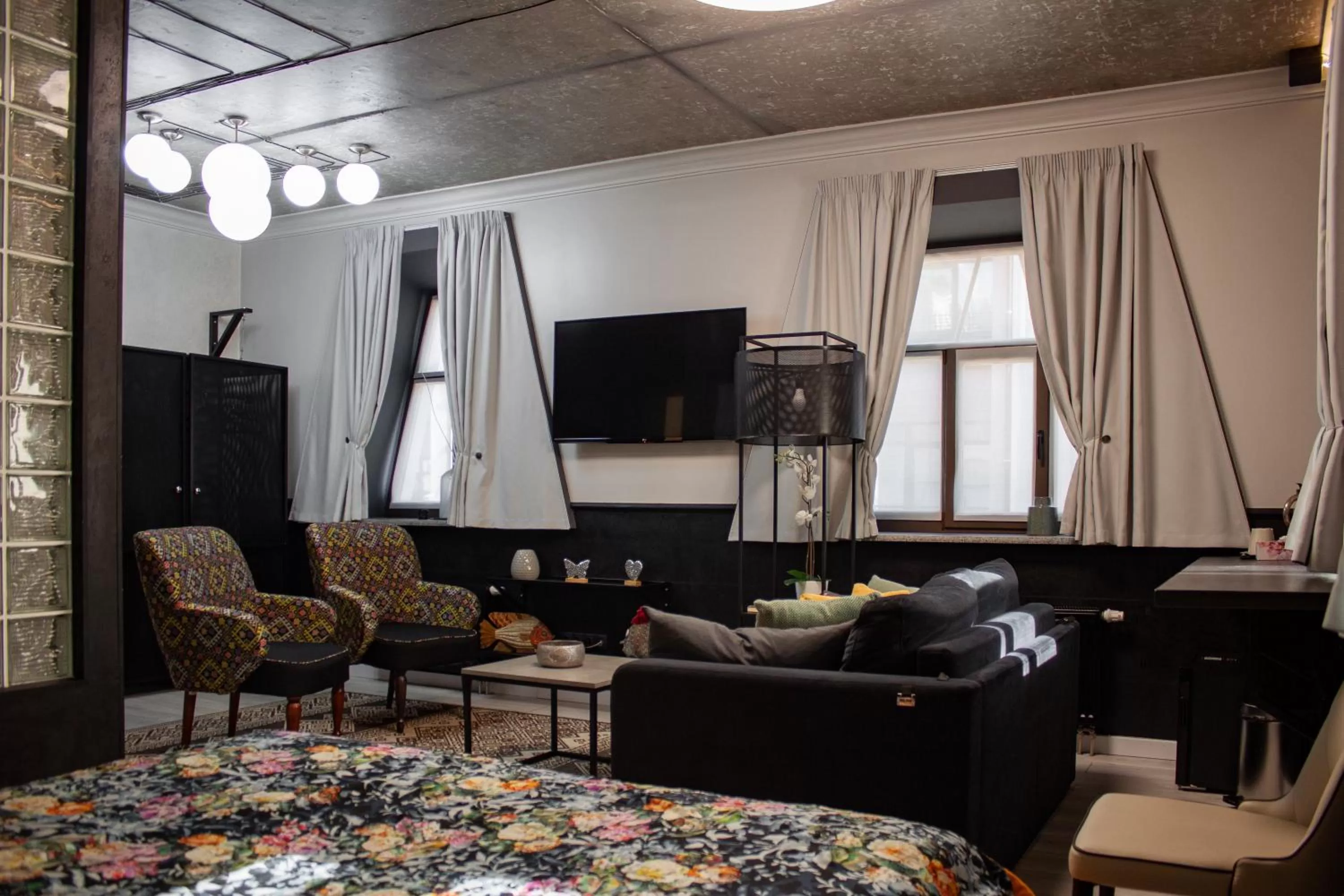 TV and multimedia in MaNNa Boutique Hotel