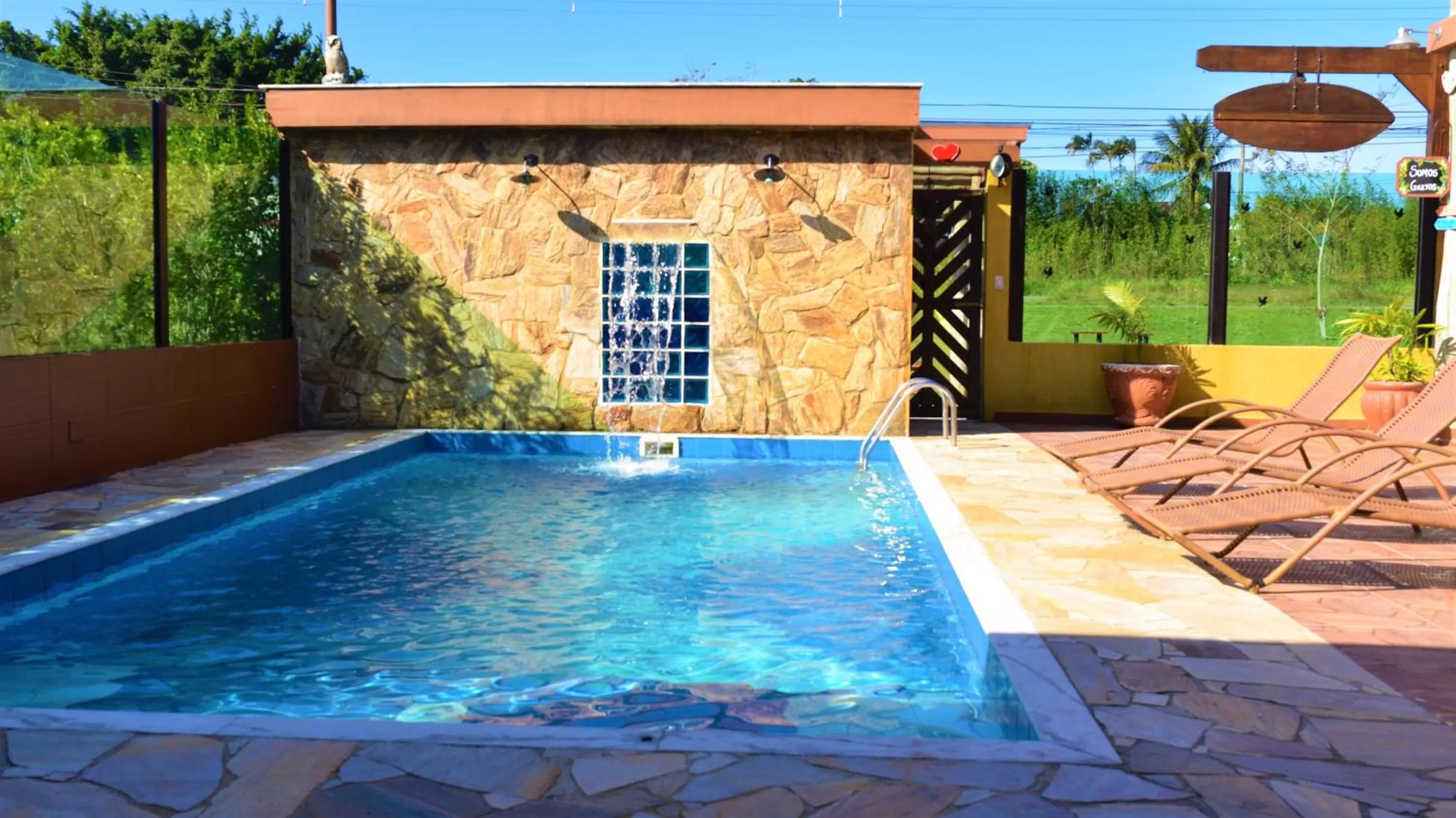 Swimming pool in Pousada Madu