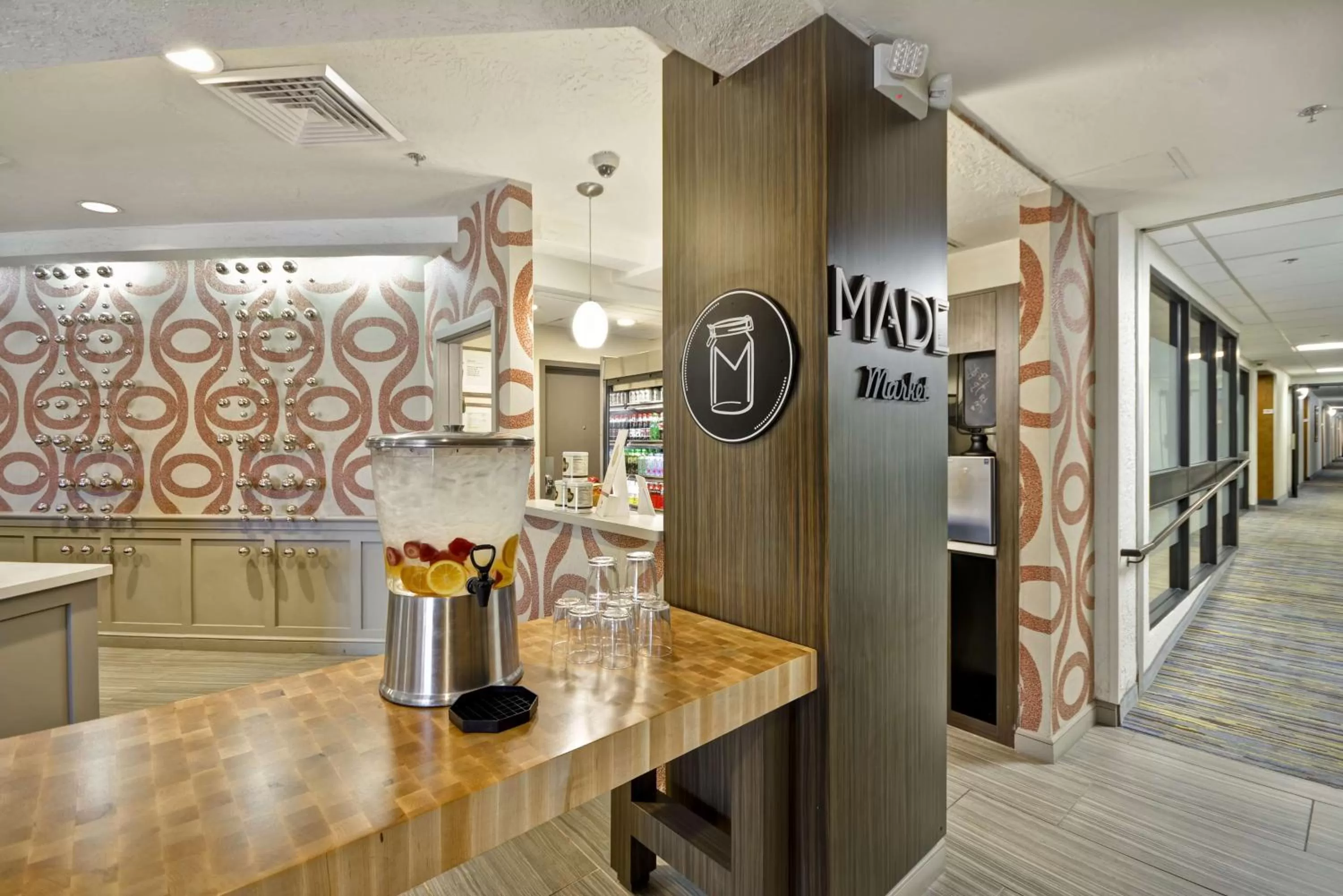 Restaurant/places to eat in DoubleTree by Hilton Phoenix North