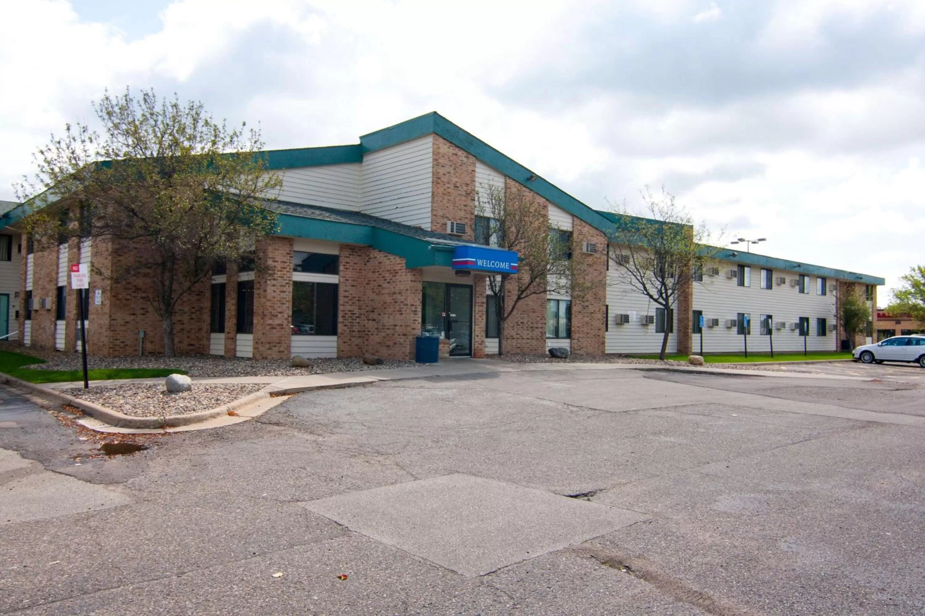 Property building in Motel 6-Lakeville, MN - South - Lakeville