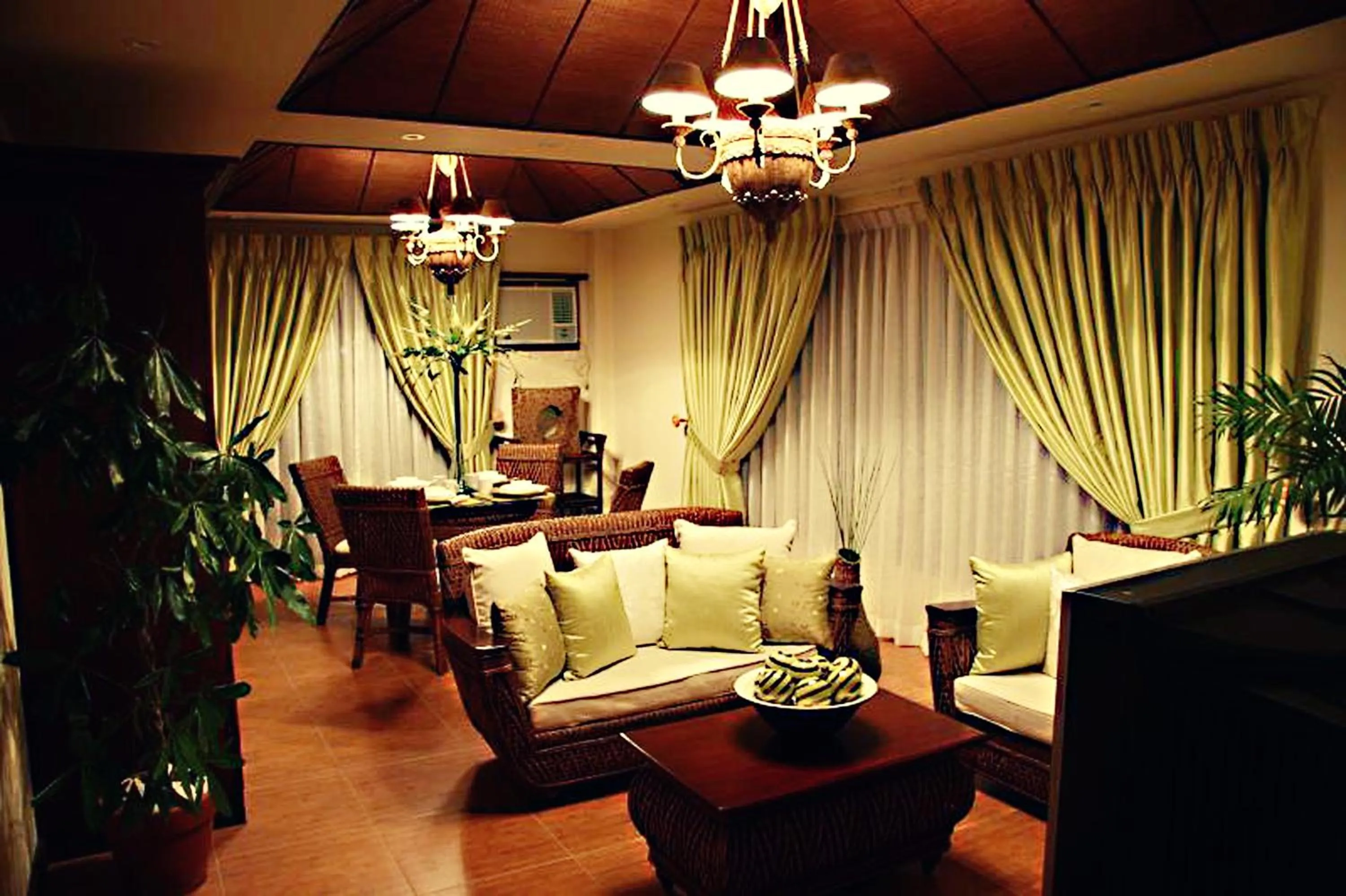 Communal lounge/ TV room in Java Hotel