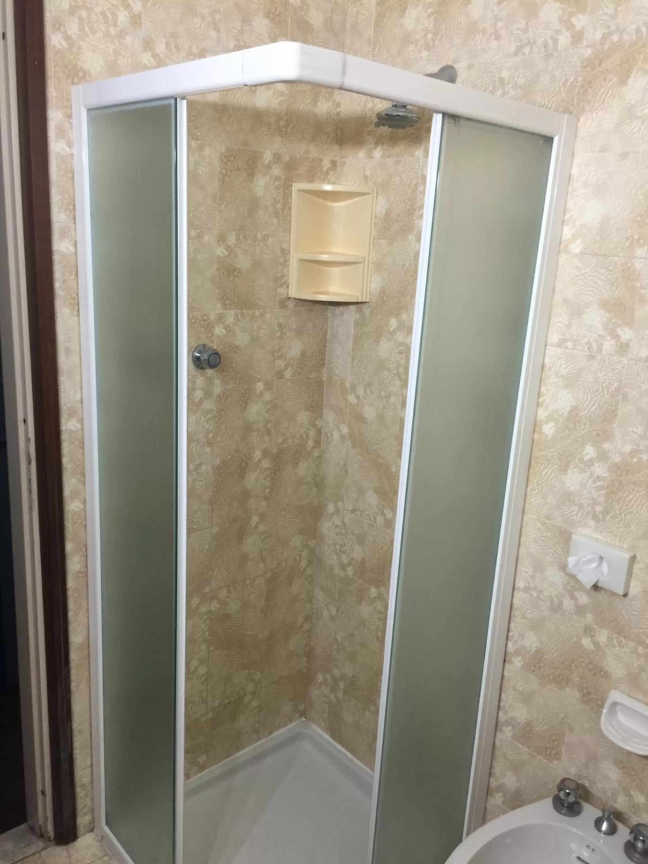 Shower in CDH Hotel Modena