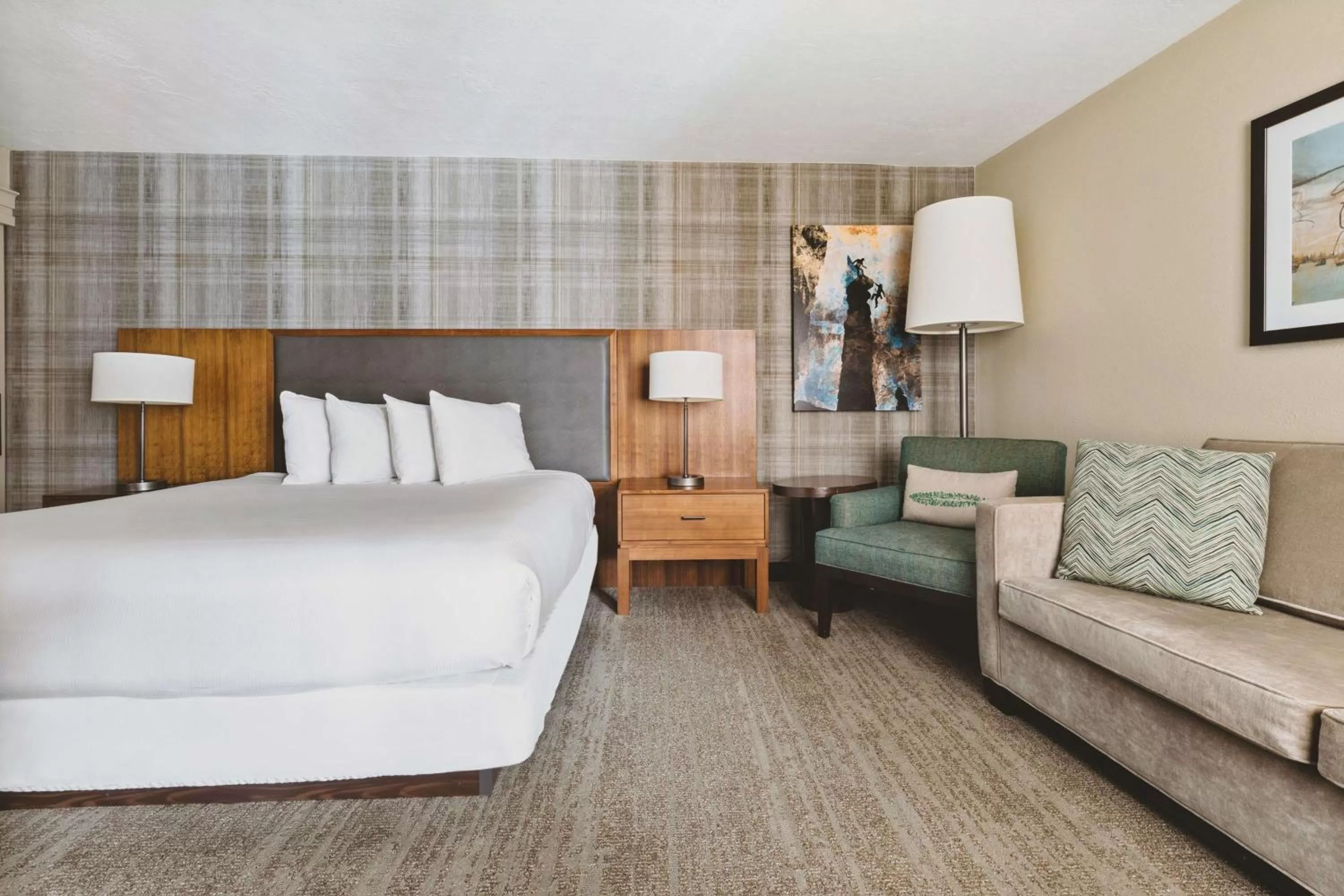 Living room, Bed in DoubleTree by Hilton Hotel Park City - The Yarrow