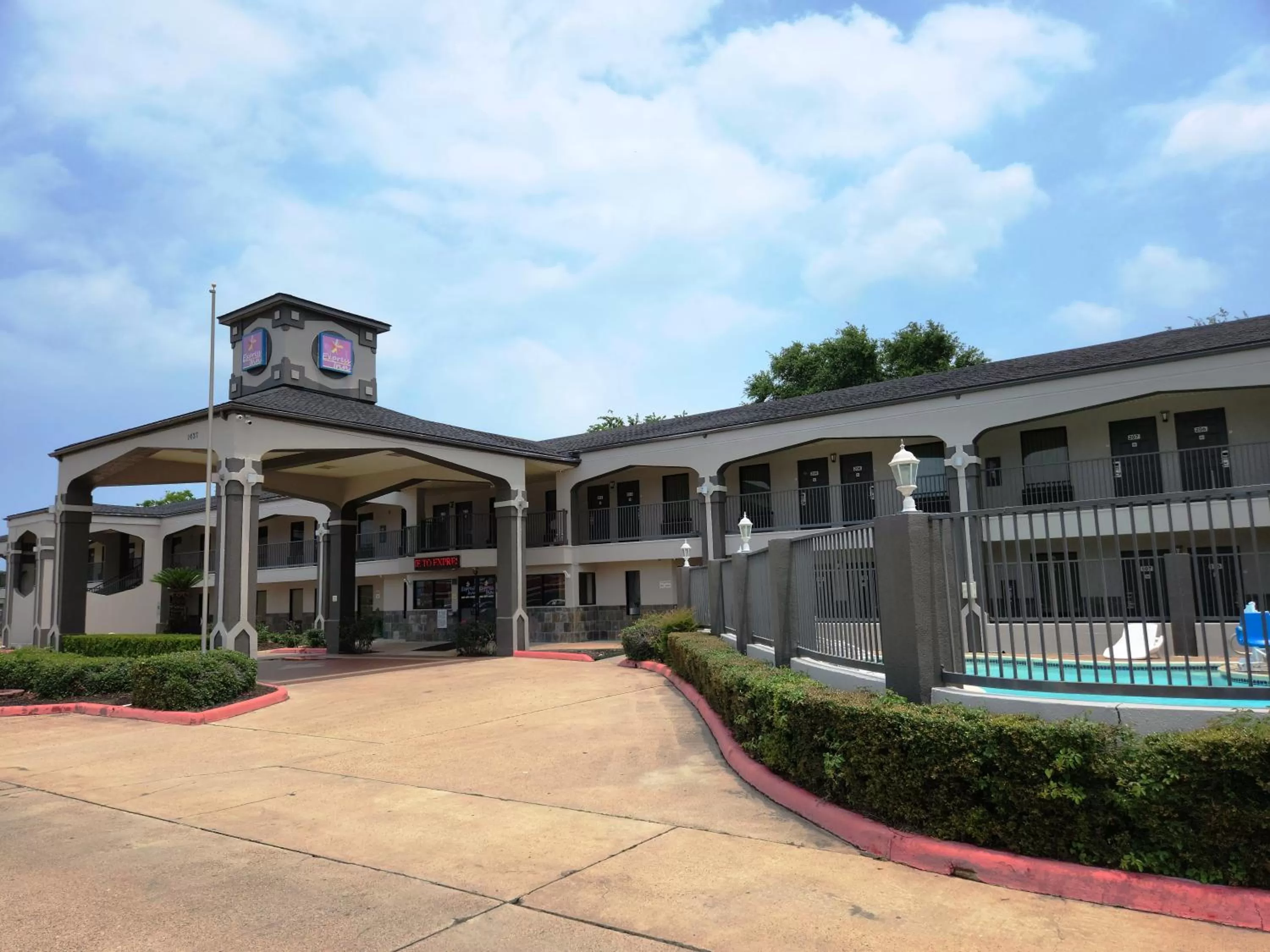 Property building in Express Inn Tomball