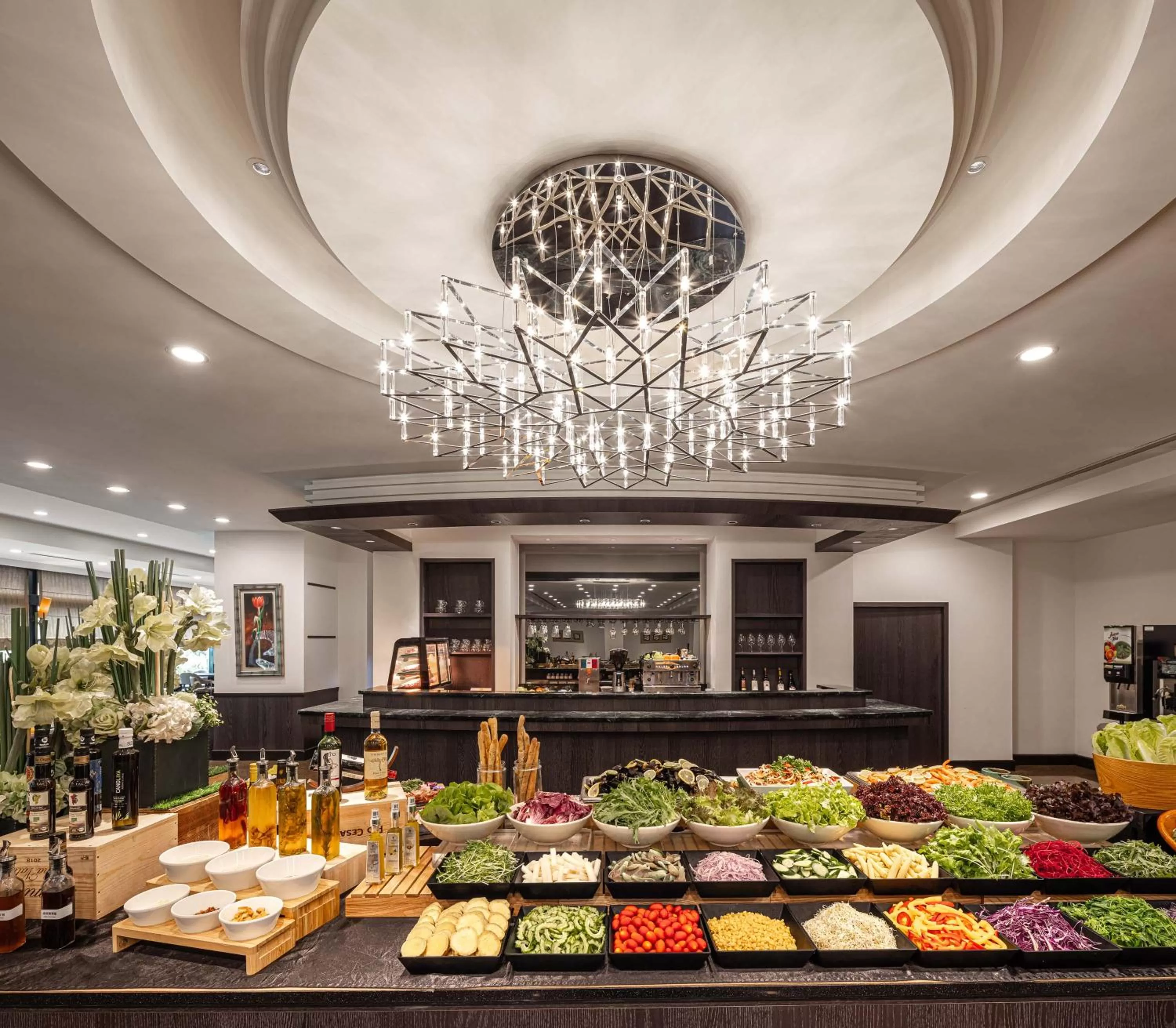 Restaurant/places to eat in Lakeshore Hotel Metropolis