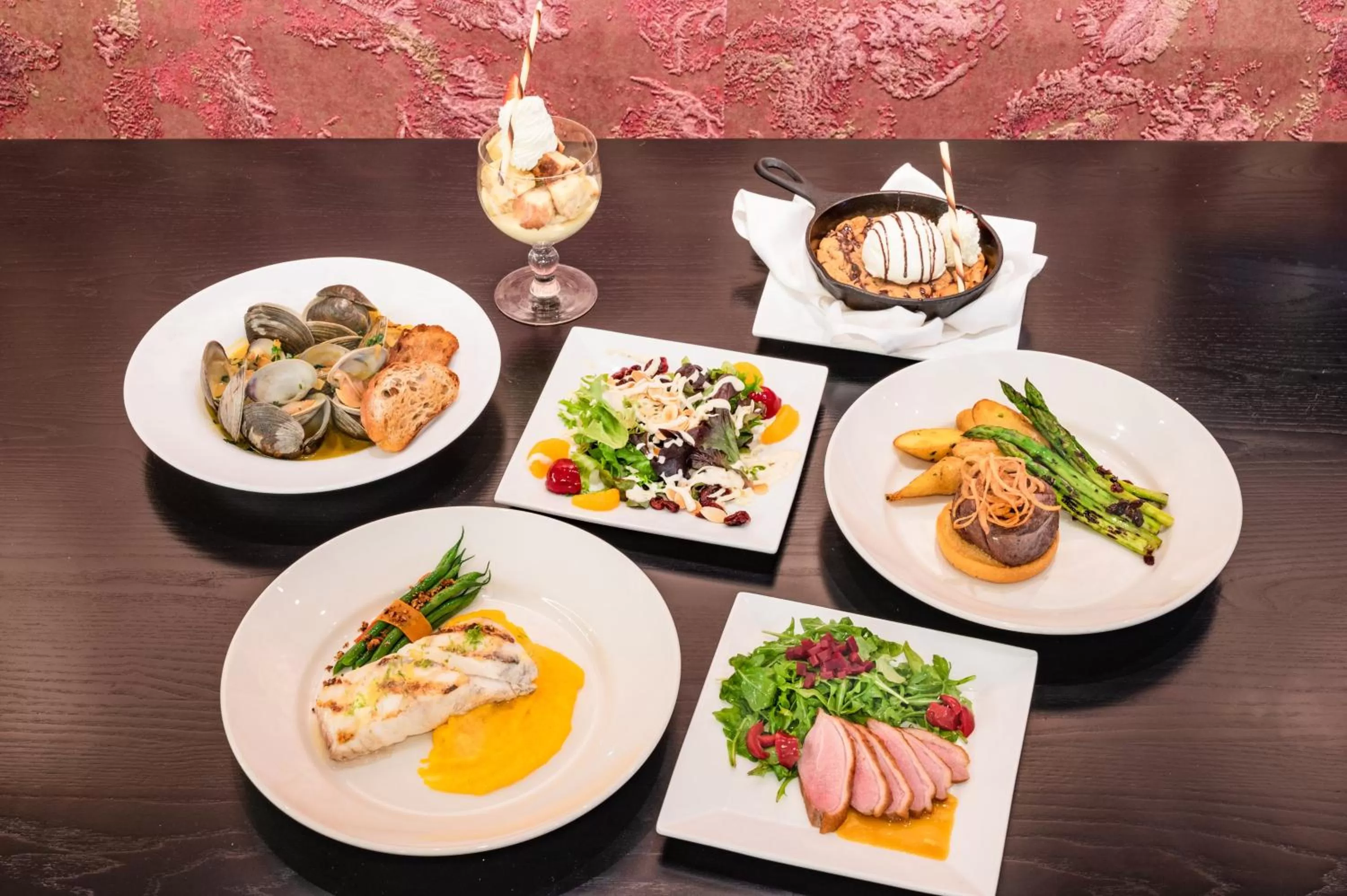 Restaurant/places to eat in Crowne Plaza Albany - The Desmond Hotel