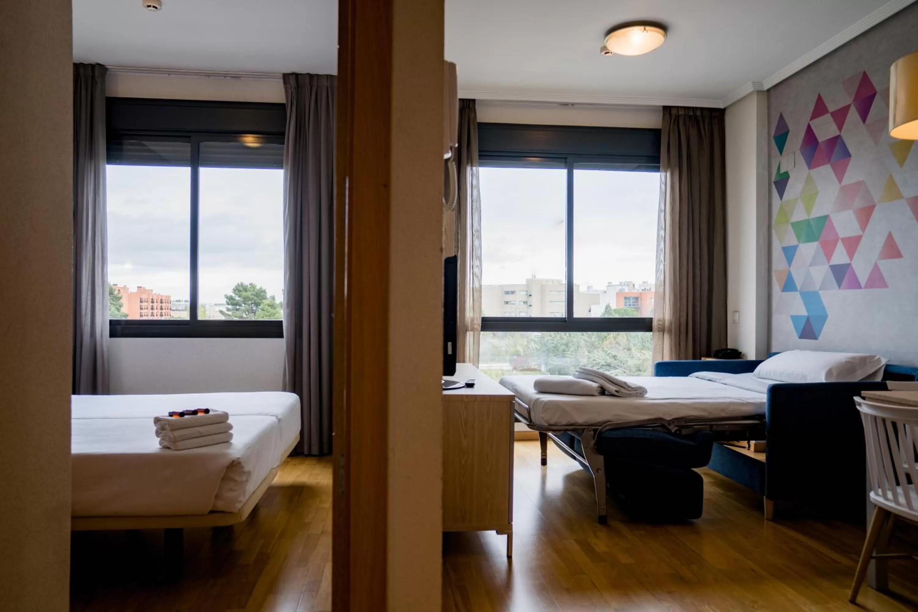 Photo of the whole room, Bed in Compostela Suites