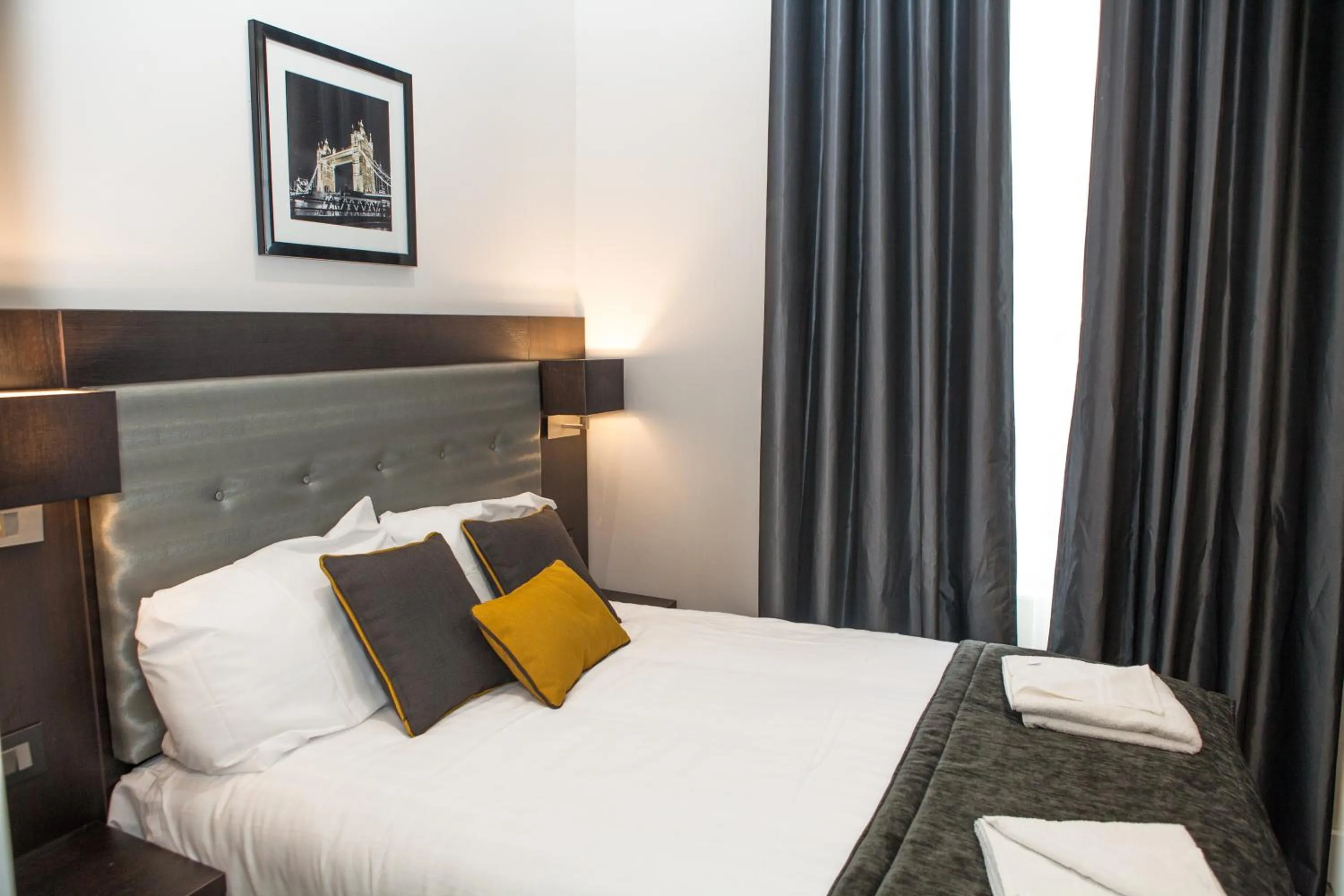 Photo of the whole room, Bed in The Tudor Inn Hotel