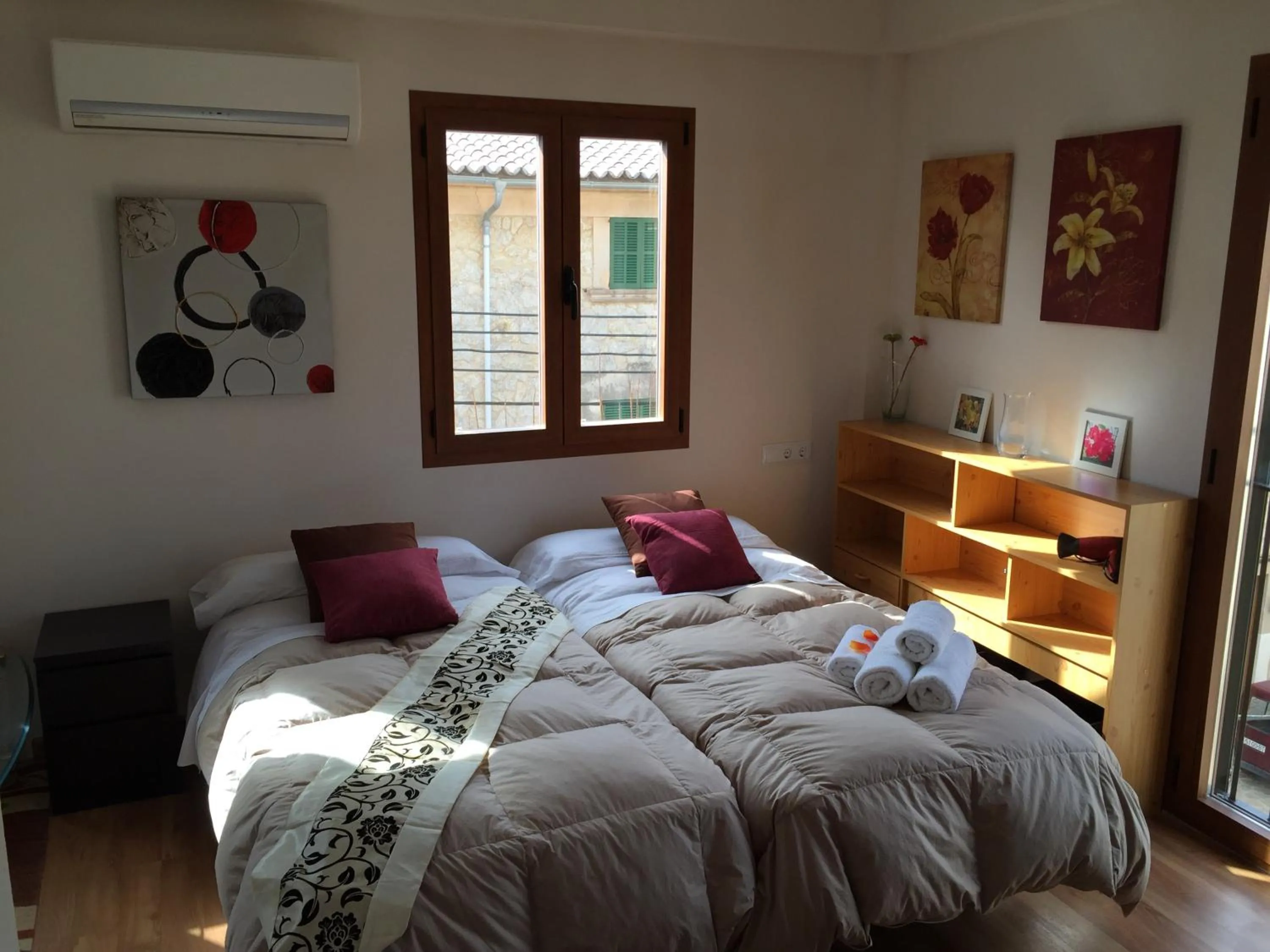 Photo of the whole room in Allotjaments Serra de Tramuntana