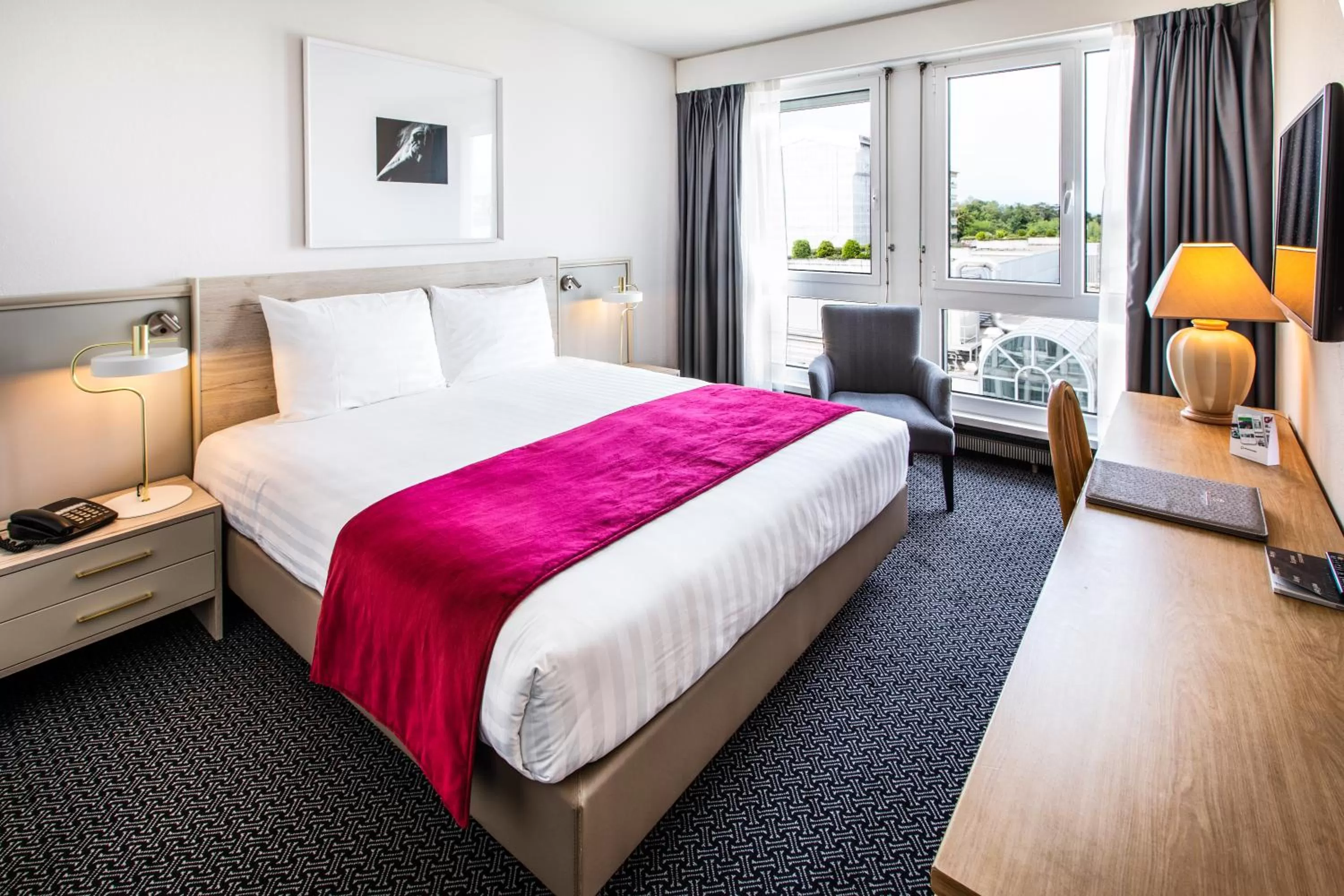 Premium Double Room with Kitchenette in Drake Longchamp