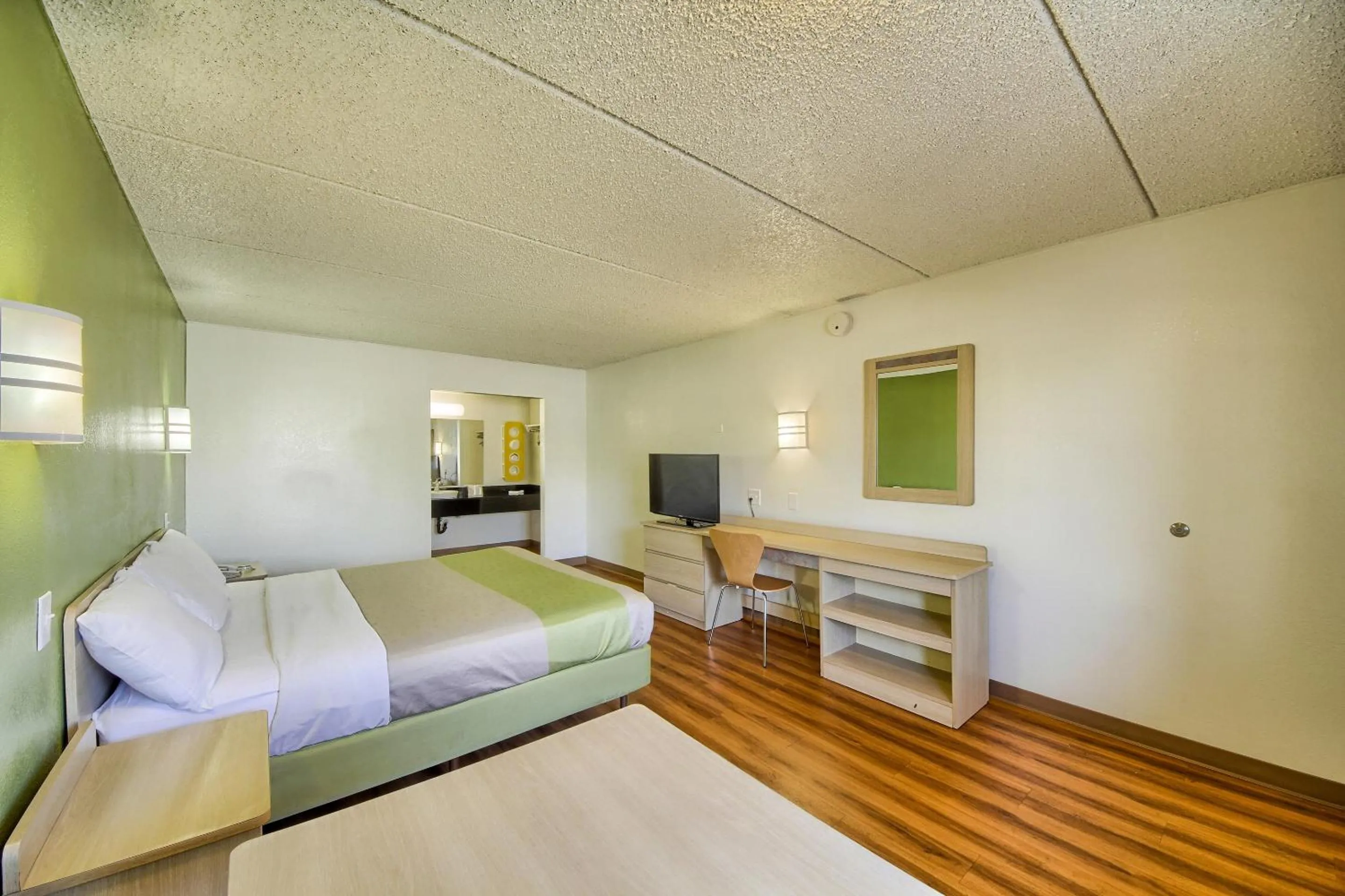 TV and multimedia, Bed in Motel 6-San Antonio, TX - Northwest Medical Center
