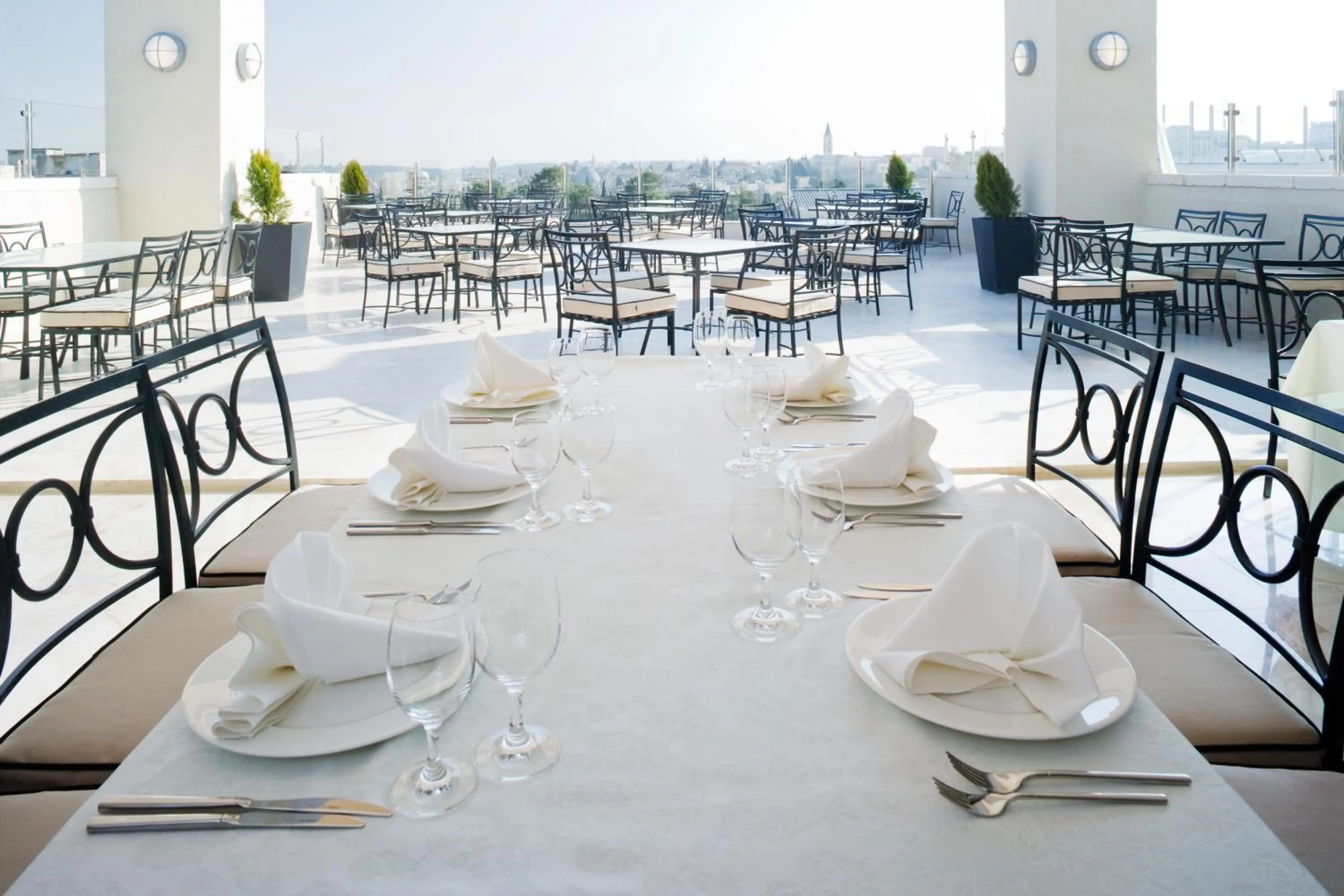 Restaurant/places to eat in St. George Hotel