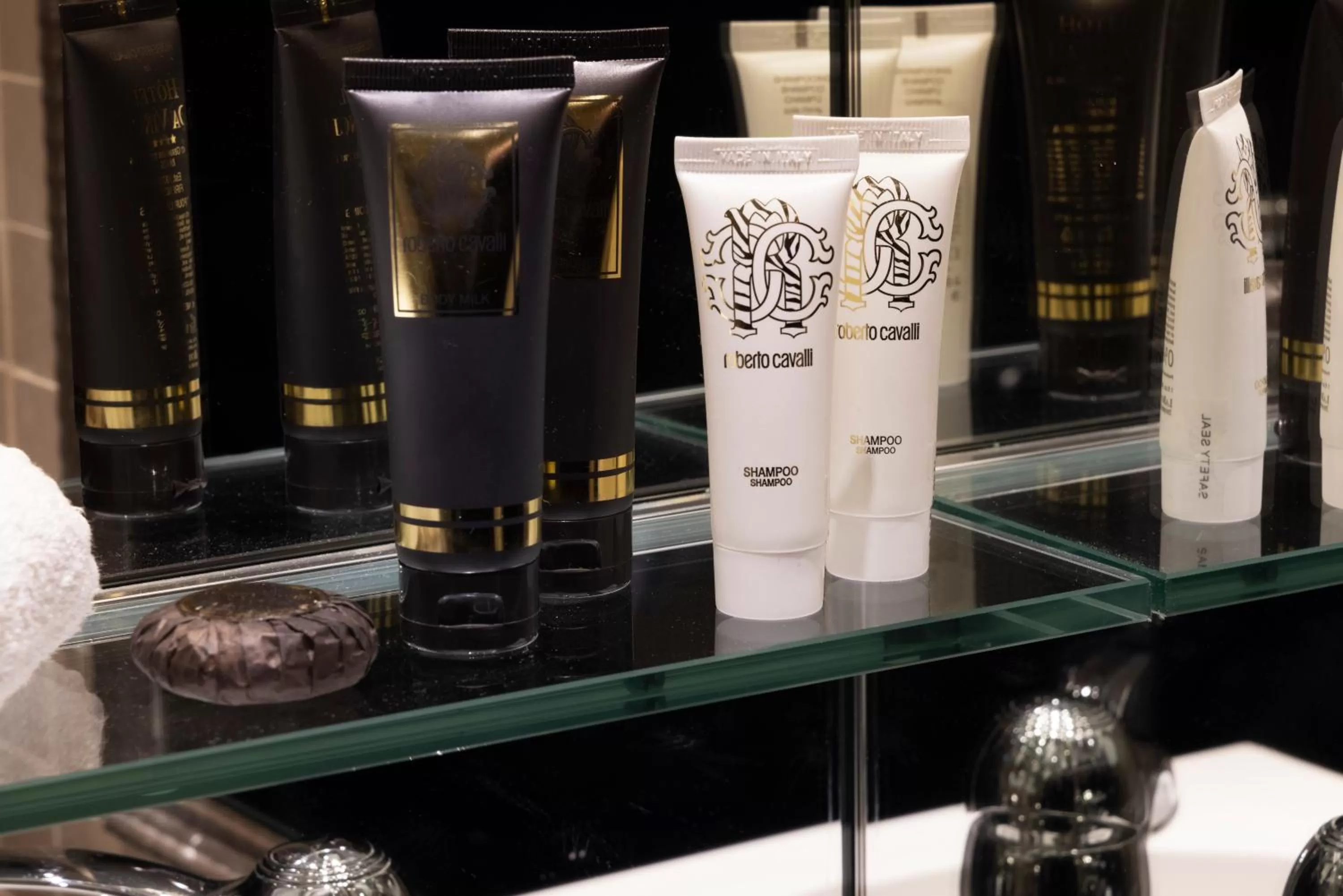 Bathroom in Hôtel Vinci Due & Spa