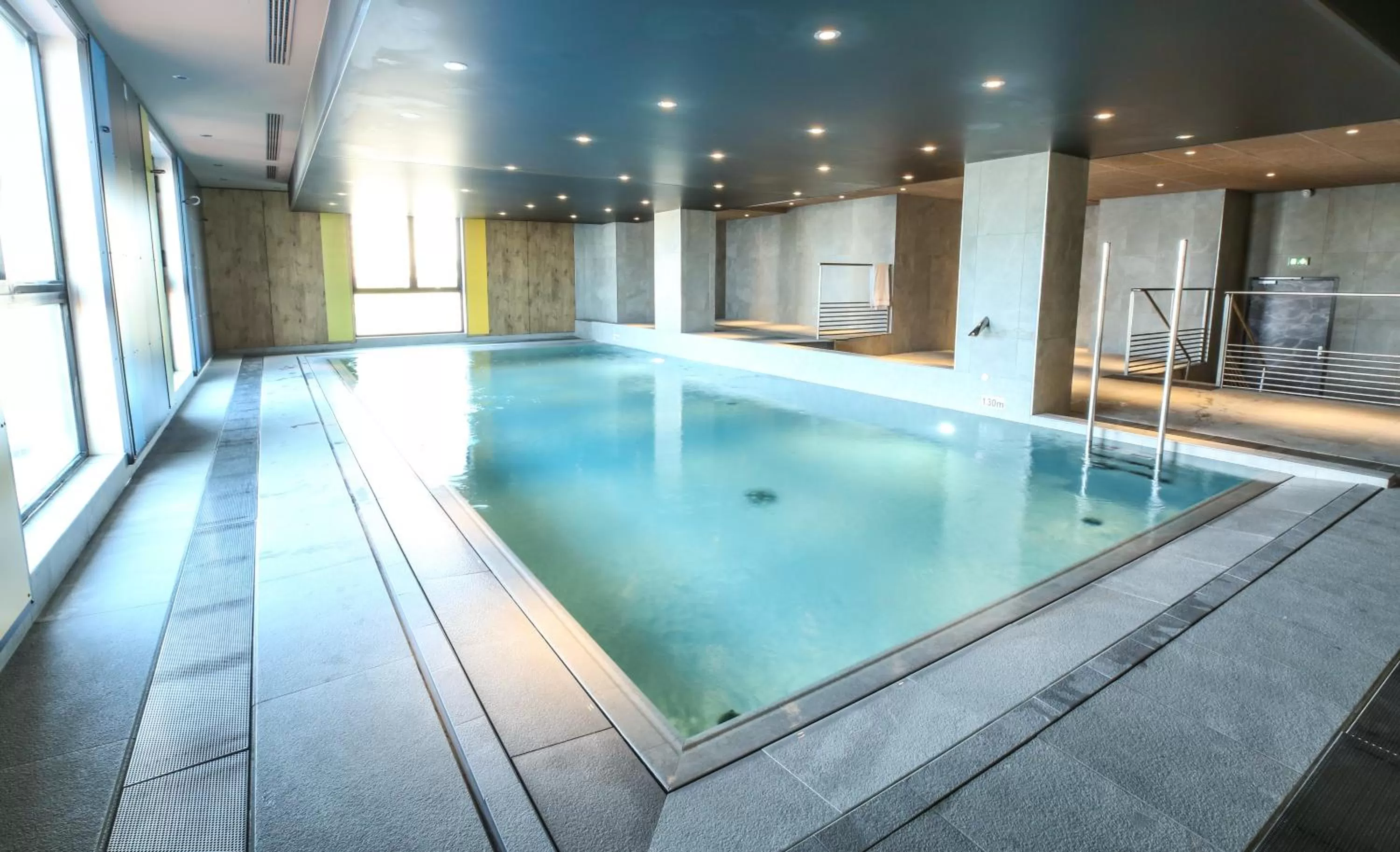 Spa and wellness centre/facilities in Ibis Niort Est Mendes France