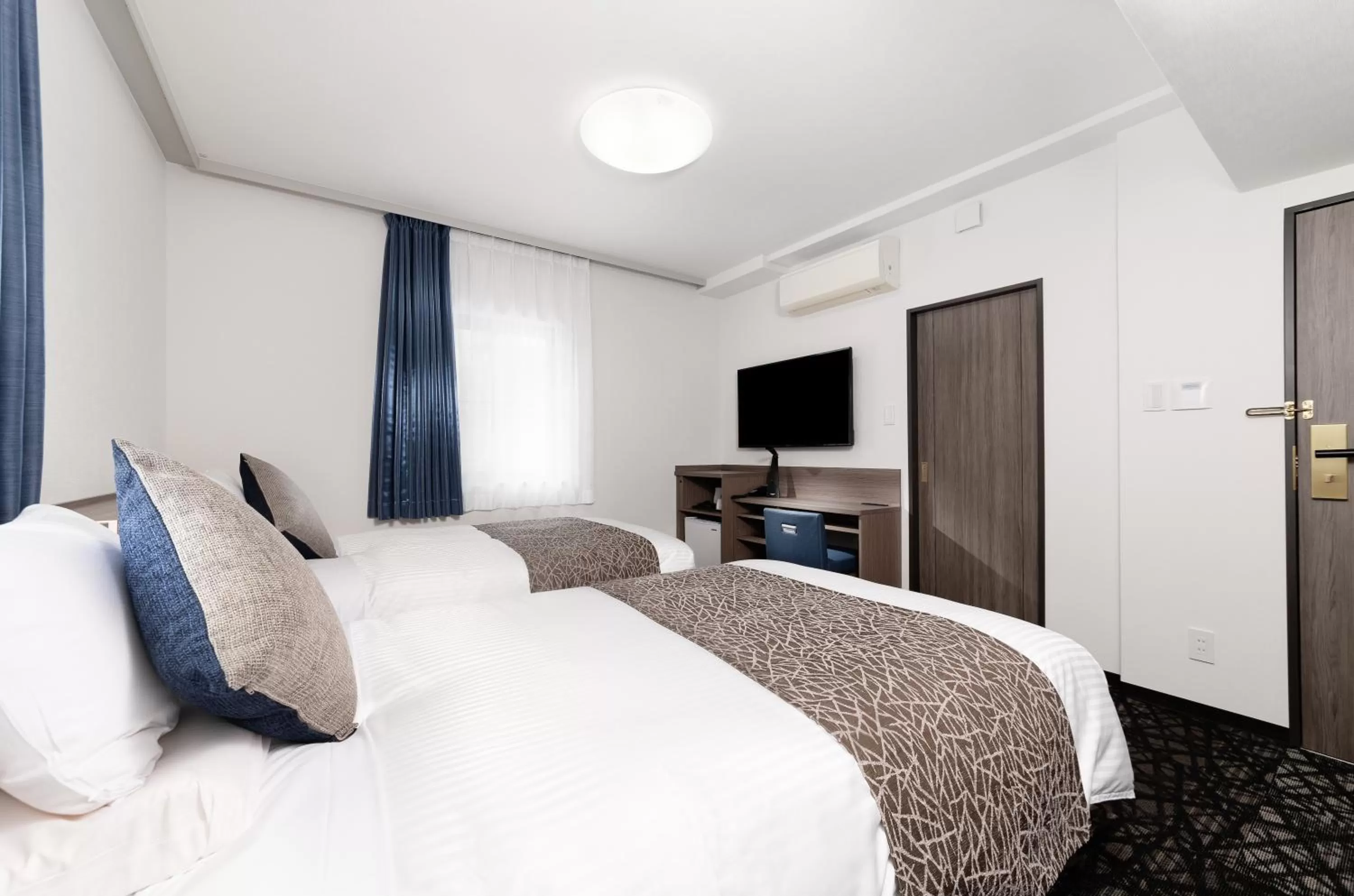 Photo of the whole room, Bed in HOTEL MYSTAYS Aomori Station