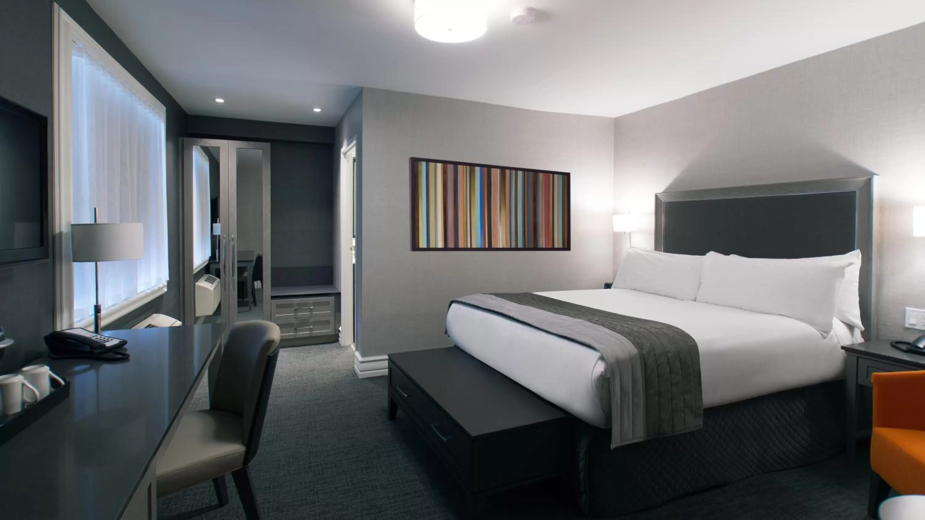 Photo of the whole room, Bed in Hotel Manoir Victoria