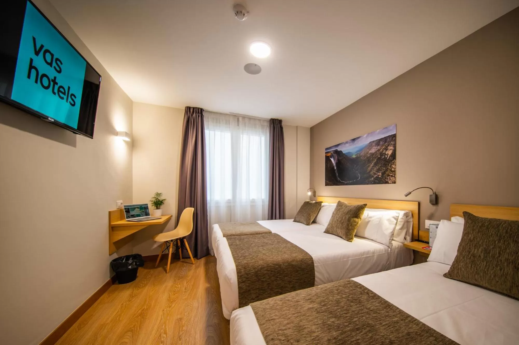 Bedroom, Bed in Hotel Vas Vitoria AutoCheckIn